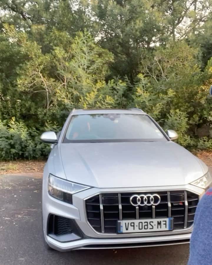 ミシェル・ボレーズのインスタグラム：「J’adore la france 🇫🇷. Merci @audifrance pour mon ride ici à Hossegor.Mon voyage est encore mieux et en toute sécurité 😉.#audi #audifrance  #quatro #sport #serie8」