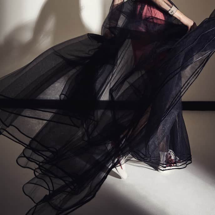 アレクシマビーユのインスタグラム：「J-1 @alexismabille #transparency #blacktulle #seethrough #inmotion #twirling #shadow #mystery #rtw #ss2021 #alexismabille #tomorrow #comingsoon #femininity #parisfashionweek #comingsoon #staytuned @obcmparis」