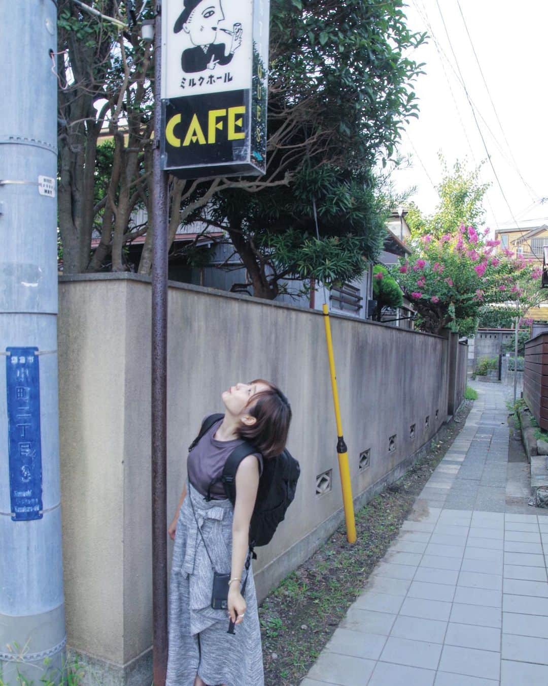 宮本侑芽のインスタグラム：「. そういえばこの間イベントのだいぶ前に 鎌倉にある「ミルクホール」へ お邪魔してきました。  とっても落ち着く空間でした。 コーヒーも美味しかったあ。 イベントの前に行けたことで ハルのことをもっと身近に感じられたなあ。  しあわせくうかんでした。  （写真撮るときだけますくはずしたよん）  なんかすごいみんな全体見たがるからさ！笑  そんな全身みたいんな！今回だけやぞ！笑笑  ねえそういえばストーリーにあげた緑の真ん丸いやつ、 みんなめっちゃキモいキモい言うやん！！！笑笑  やめて！  おいしいから！！！！！！  やってみ！  おいしいから！！笑笑  ちゃんと、作って、教えてください。笑笑  ふふ、ほんと、あやのさん（@ayn163_diet ） 神だから。笑  はい。ちょっとお酒飲んで寝よう、って思ったときの 投稿でした。  #イエスタデイをうたって #宮本侑芽」