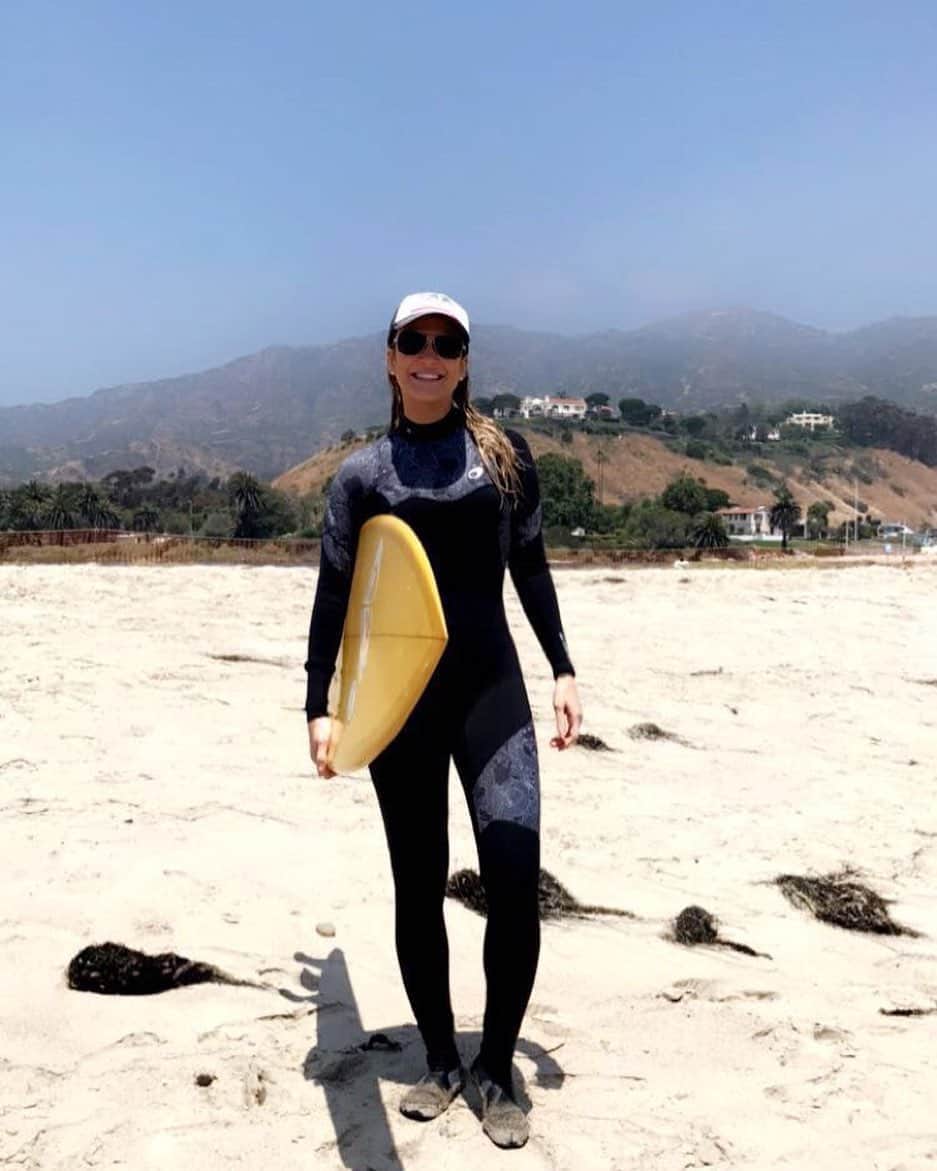 Claudia Leitteのインスタグラム：「“Te avisei, Bebê, que o jogo vira!” Como a minha alma fica, ouvindo #Desembaça- que tá disponível em todas as plataformas digitais! ☀️」