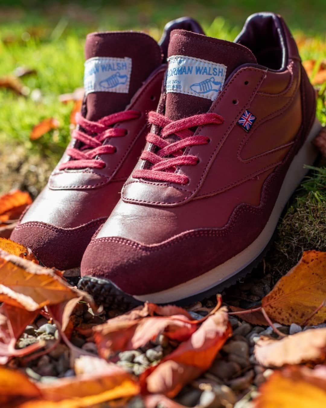 ウォルシュのインスタグラム：「Feeling Autumnal with our Ensign Classic Conker 🍂 . . . #normanwalshuk #normanwalsh #britishmanufacturing #madeinbritain #ukmfg #shoes #footwear #sneakers」