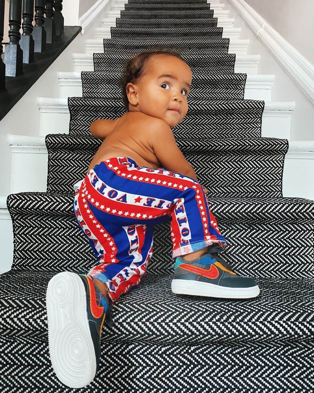 Paul Octaviousのインスタグラム：「Vote for your legacy!  We are voting not only for ourselves, but the generation that comes after us. I want us to deal with this mess so this little one and all the others won’t have to.   I found these pants down in Marfa, Texas months before Seb was born hoping they fit before the election...😍☠️🇺🇸🖤」