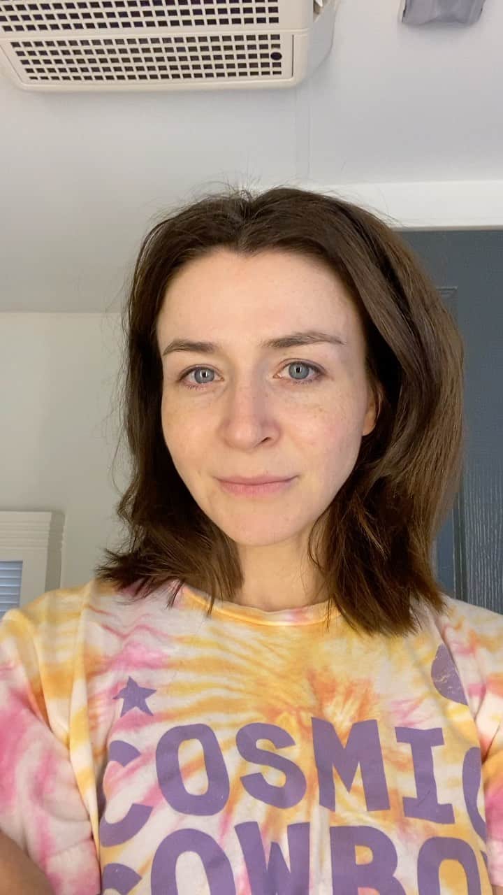 カテリーナ・スコーソンのインスタグラム：「Let’s connect a little bit. -To be clear, because it seems it got muddy, I’ve always voted blue. I’m a Bernie girl and Biden/Harris has my vote. But I also know that polarization and externalizing human problems onto the “other side” doesn’t actually get us closer to fulfilling solutions. It’s time to listen to each other and try to understand and reflect so we can have real dialogue and walk into a brighter future together. And it’s time to start walking. The house is on fire. Let’s go, people. 🔥❤️」