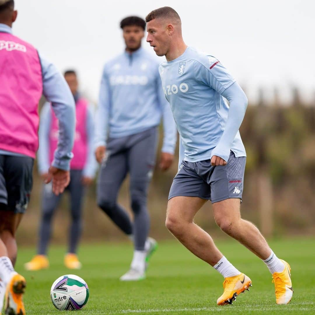 アストン・ヴィラFCさんのインスタグラム写真 - (アストン・ヴィラFCInstagram)「𝗗𝗔𝗬 𝗢𝗡𝗘 at Bodymoor Heath for @RossBarkley! ✅ #WelcomeRoss 🟣 #AVFC」10月1日 3時00分 - avfcofficial