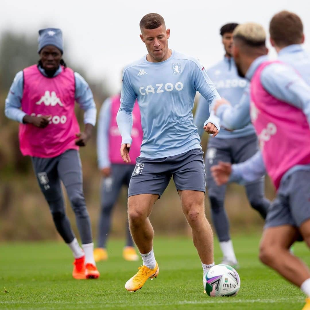 アストン・ヴィラFCさんのインスタグラム写真 - (アストン・ヴィラFCInstagram)「𝗗𝗔𝗬 𝗢𝗡𝗘 at Bodymoor Heath for @RossBarkley! ✅ #WelcomeRoss 🟣 #AVFC」10月1日 3時00分 - avfcofficial