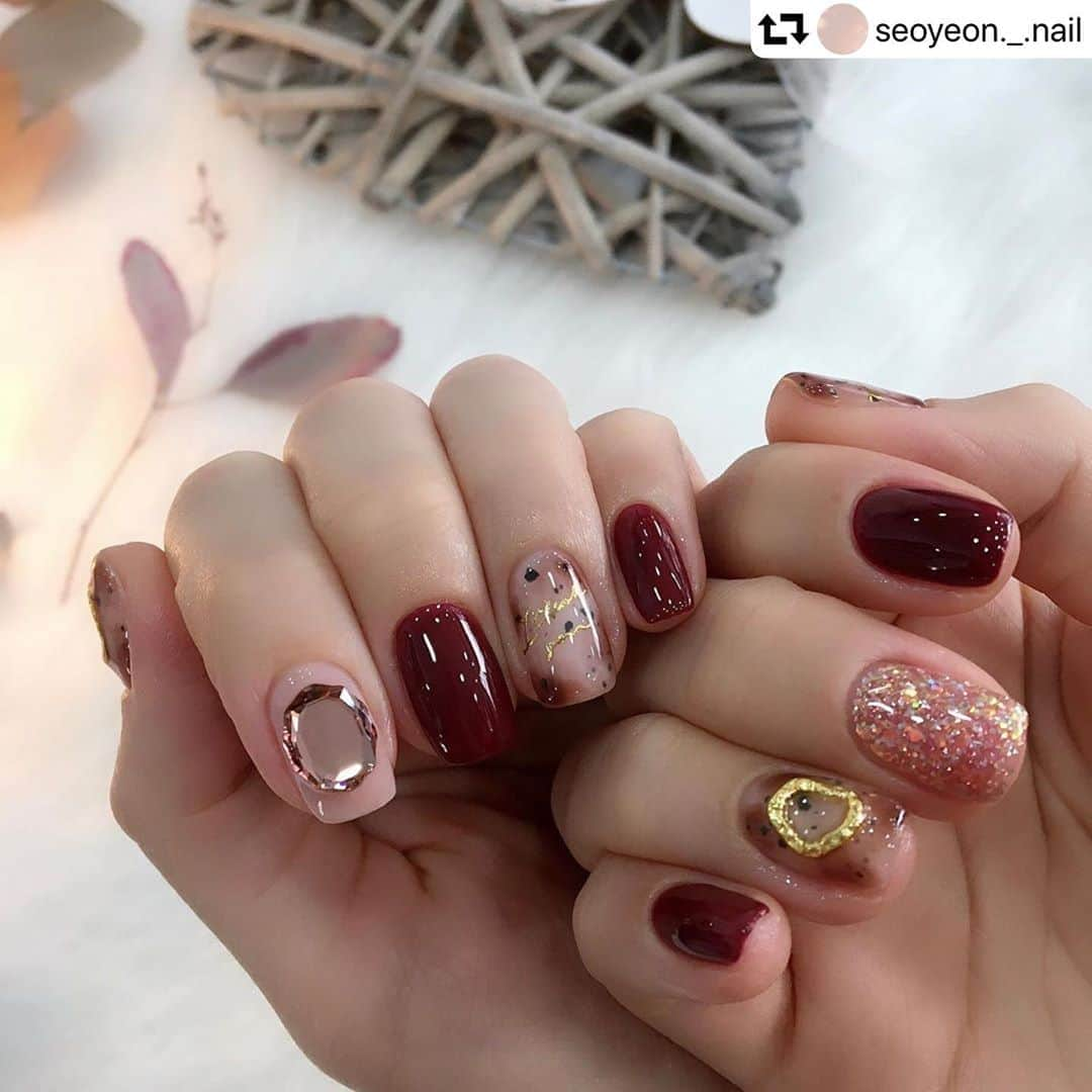 Icegel Nailさんのインスタグラム写真 - (Icegel NailInstagram)「캬아~~ 색감 죽이죠? 😍😍😍 #아이스젤 스모키유리젤  #더클래식젤 과 달마시안젤 의 환상적인 조합이군요!  repost @seoyeon._.nail ・・・ ❥  ☺︎︎ #이달의아트 69.ㅡ  ❥ #아이스젤 #달마시안젤 #더클래식젤 #스모키유리젤 ➪ @icegelnail(#icegel)  . . .  🌈컬러변경 가능🌈 👣패디 1만원 추가👣 🤑현금가 기준🤑  𝐬𝐞𝐨𝐲𝐞𝐨𝐧 𝐧𝐚𝐢𝐥 ෆ⃛ 1인샵 ෆ⃛ ᴼᴾᴱᴺ 11:00 ~ ᶜᴸᴼˢᴱ 21:00 ෆ⃛ 예약문의 ⌁카톡(flever) ෆ⃛ ⌁📞(053.593.5336) ෆ⃛ DM/댓글로 예약/가격문의 사절🙅🏻‍♀️ ෆ⃛ 꼼꼼하게 시술해드려요  ☺︎︎ 디자인 사용시 출처 남겨주시면 감사! ☺︎︎ ✔︎ @seoyeon._.nail  . . . .  #대구네일 #대구네일샵 #월성동네일 #수성구네일 #동성로네일 #대구카페 #네일 #네일아트 #젤네일 #호피네일 #글리터네일 #마블네일 #손젤 #가을네일 #겨울네일 #gelnails #naildesigns #nailart #ネイル #美甲 #Маникюр #좋아요반사 #likeforlikes #소통」10月1日 3時03分 - icegelnail