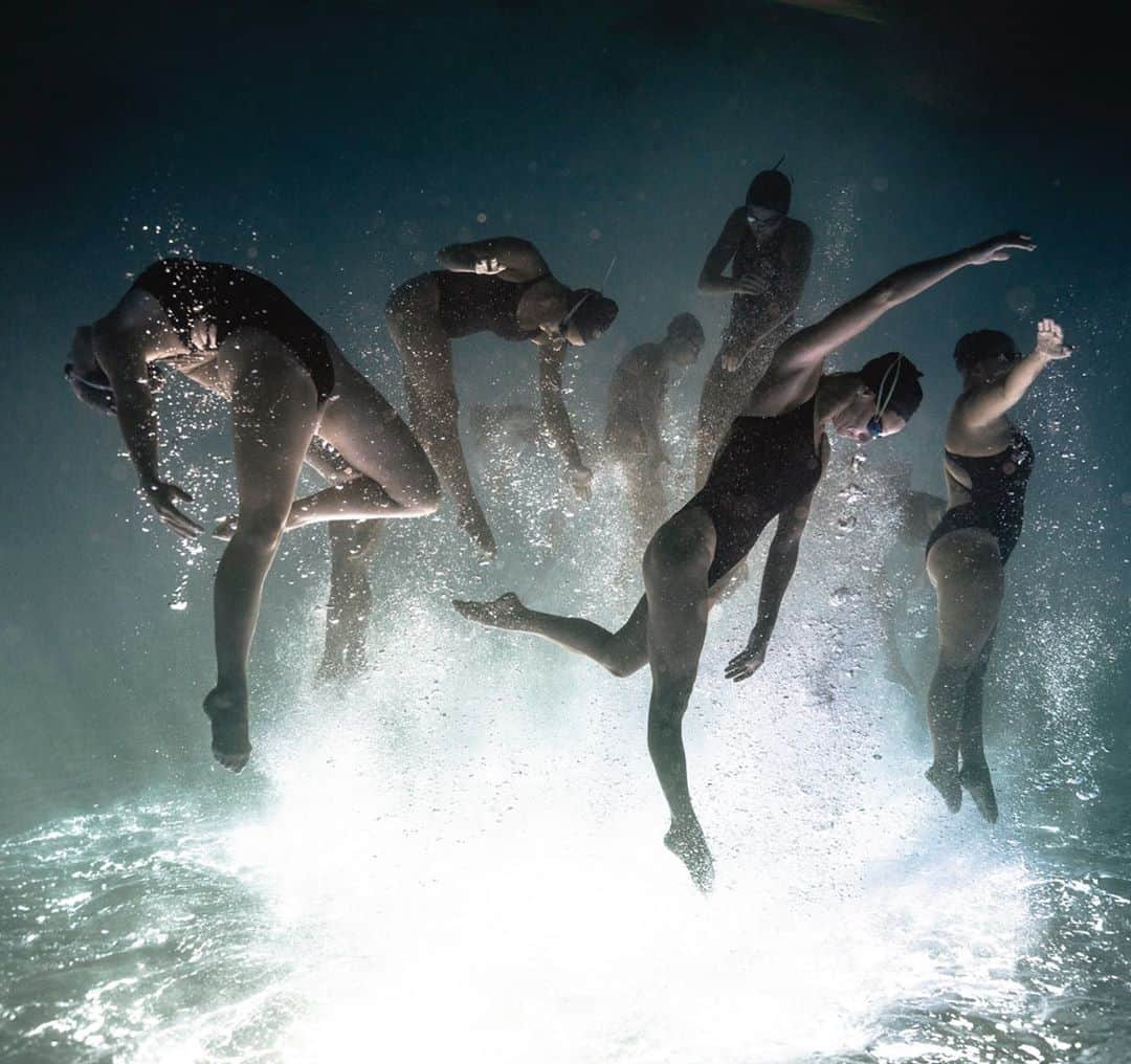 ヴィルジニー・デデューさんのインスタグラム写真 - (ヴィルジニー・デデューInstagram)「💦 FEU d’ARTIFICE AQUATIQUE 💦 ••• 📸 @alexvoyer_fisheye • #team  #art #artist #athlete #synchrogirls #natationartistique #artisticswimming #synchronizedswimming #natationsynchronisée #underwater #underwaterphotography #underwaterworld #deep #apnea #sea #photoshooting #swimmer #woman #underwaterlife #danser •  @natationartistique @margaux.chretien @lauraauge @marinem13 @margo_kye @stef.louis @caaaaaaam_s @celia_pignol @mariyon.f @kry_m @mini__laura @parc_national_des_calanques @see_you_underwater @calanques_et_voyages @evianwater @parcnationaldescalanques @villemarseille @decathlon」10月1日 3時12分 - virginie_dedieuoff