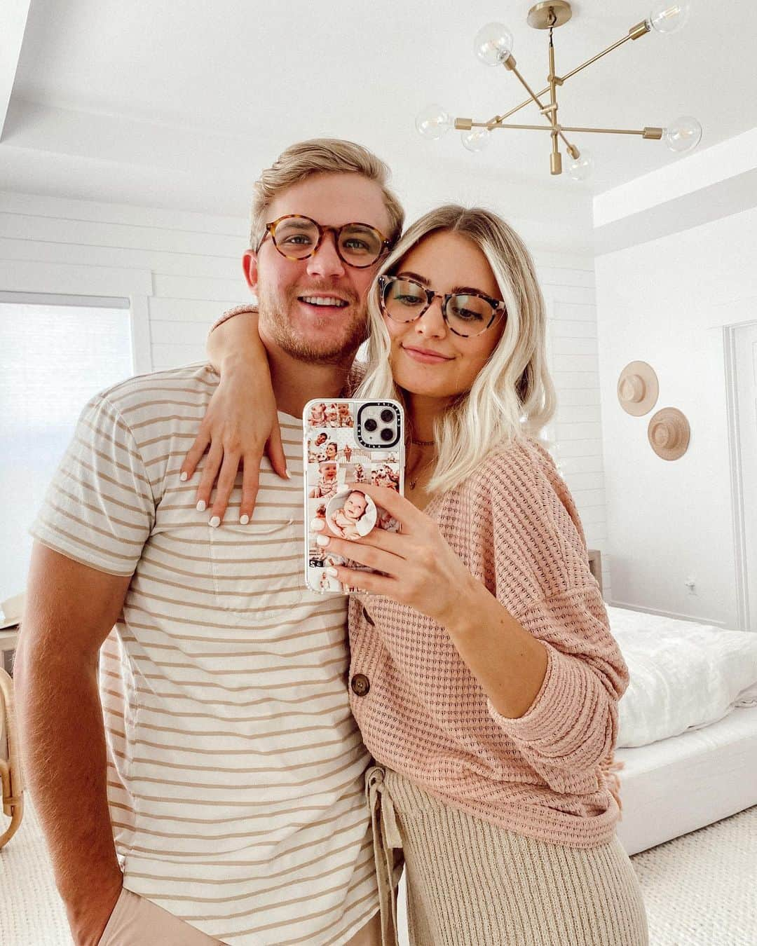 Aspyn Ovard Ferrisさんのインスタグラム写真 - (Aspyn Ovard FerrisInstagram)「GIVEAWAY! 😚 New glasses from @eyebuydirect and we are very excited about it 🤓 I’m wearing the Notting Hill frames and Parker is wearing the Mellow frames, use code ASPYN25 for 25% off too 💕Follow me @aspynovard and @eyebuydirect, tag a friend in the comments to enter to win $200 in eyewear! You can also share this on your stories for an extra entry 💕 Giveaway ends Oct 2nd and I’ll put the winner on this post! #eyebuydirect #ebdfamily WINNER: @melanierojer」10月1日 3時53分 - aspynovard