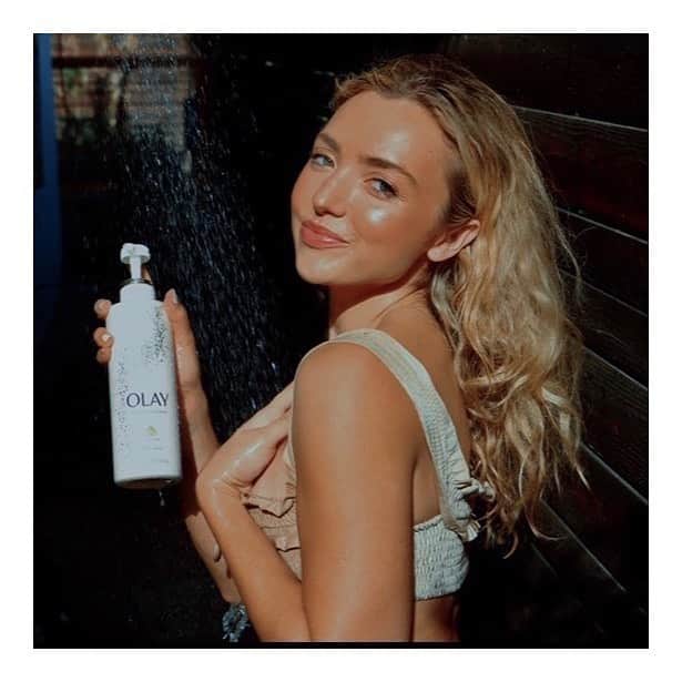 ペイトン・リストのインスタグラム：「#ad @Olay's Skin Care-Inspired Body Wash with Hyaluronic Acid and Rinse-Off Body Conditioner with Shea Butter are the perfect ingredients to lock in moisture, improve skin, and keep me glowing. #olaypartner」