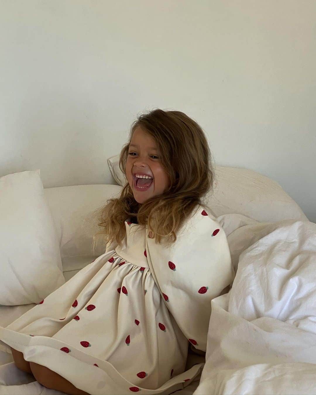 Mathilde Goehlerのインスタグラム：「So so so lucky to be your mother 🍓♥️」