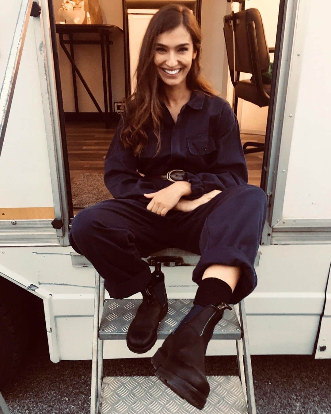 Stella Egittoのインスタグラム：「Sono o non sono la sorella illegittima di Mario Bros?  #set  . . . . Grazie @blundstone_italia per rendere ogni location domabile. ❣️ @wplavori_official @_federicaporta_」