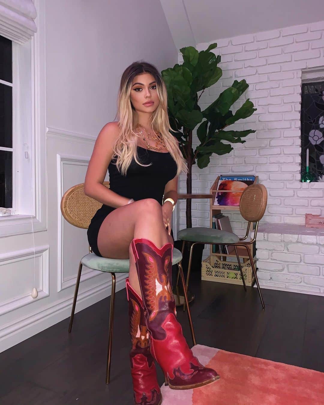 ケルシーのインスタグラム：「🤠 dress from @fashionnova fashionnovapartner」