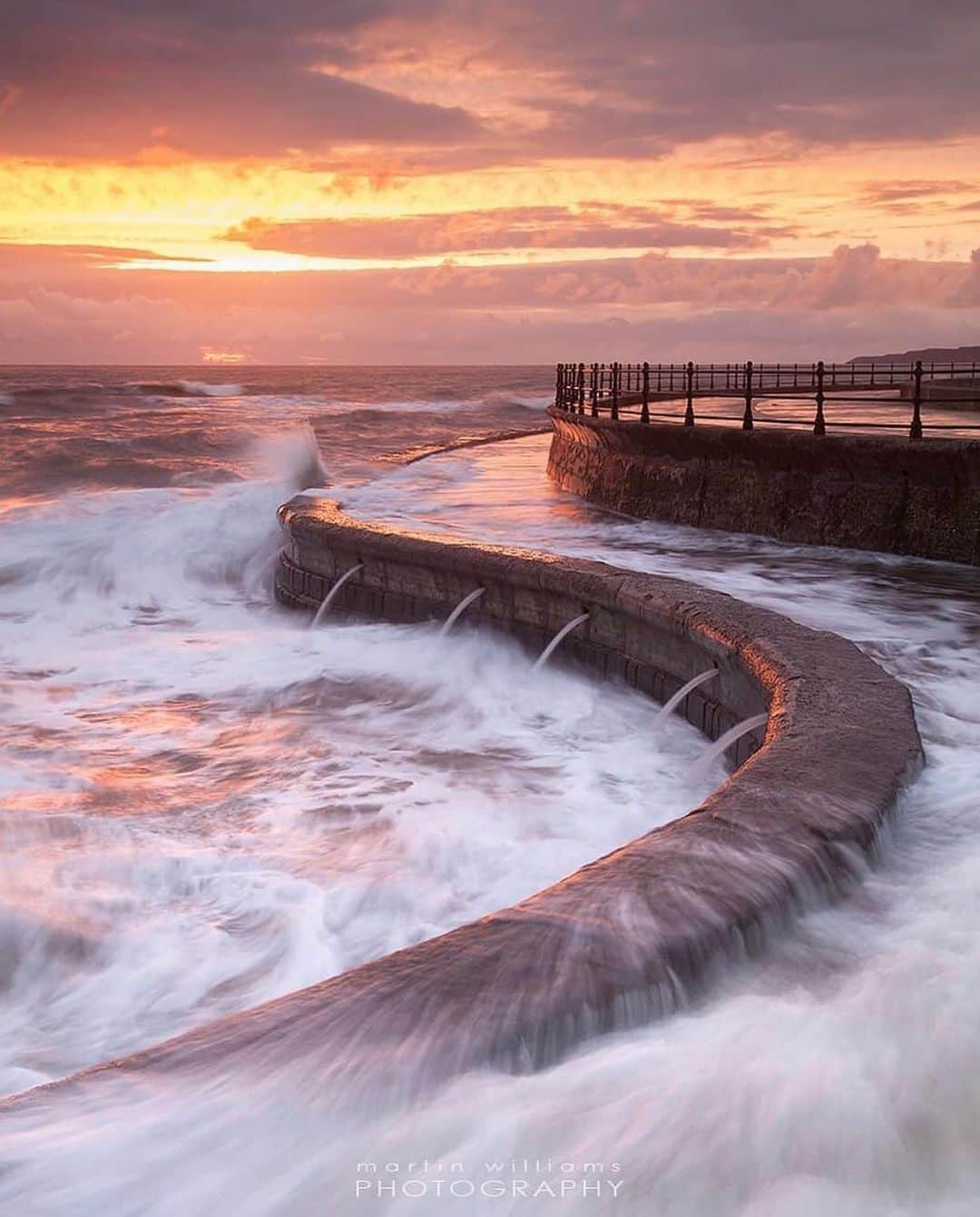 Instagramersさんのインスタグラム写真 - (InstagramersInstagram)「Feeling the colours and the sea movement with this photo by @mjwphotography and @igers_yorkshire 🤩🙌🏻✨📸 #igersyorkshire #igersUK #igers」10月1日 4時14分 - igers