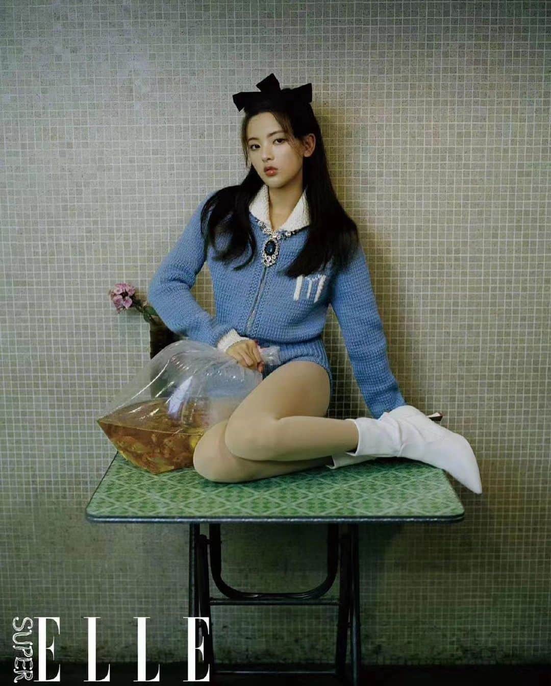 Miu Miuさんのインスタグラム写真 - (Miu MiuInstagram)「#YangChaoyue in #MiuMiuFW20 as seen in the latest issue of @SuperElleChina.  Photography by @LeslieZhang1992  #MiuMiuGirls #MiuMiuEditorials」10月1日 4時34分 - miumiu