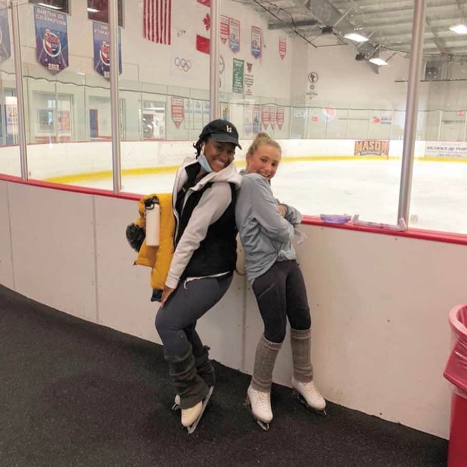 マエ＝ベレニス・メイテさんのインスタグラム写真 - (マエ＝ベレニス・メイテInstagram)「Another Wednesday, another #FollowerHighlight. And today, it’s all about @sk8coachaurore. # Aurore started skating when she was 10 years old. She had a mission in mind :  to create a space where skaters could feel like they are not only learning, but enjoying the beauty that this sport has to offer. She is now a figure skating coach located in the Washington, DC area.   Skaters from all ages, demographics, backgrounds, and more are welcomed !   Her mission turned into a passion, as she enjoys teaching other and it motivates her to be an inspiration to skaters from all over the world ! One of her main goal is to work with the next generation of skaters and give them the confidence they need, so they’ll know that they belong in this beautiful sport !  💡 Fun fact about Aurore :  • She skated in France for about 3 years & coached there. • She is bilingual (French and English)   ❓Interested in working with @sk8coachaurore ? Swipe to get her contact info ;) . . . . You too can be highlighted ! If you are an artist or a business owner, you just need to do three things : • Email me > contact@mbmeite.com your name, what you do, tell me more about your story • Send information about your art/business (logo, website, upcoming event you’d like to highlight, accomplishments...) • And of course you’d have to follow me (other wise, it’s not a followers highlight 🤷🏾‍♀️😜)」10月1日 4時41分 - mae_meite