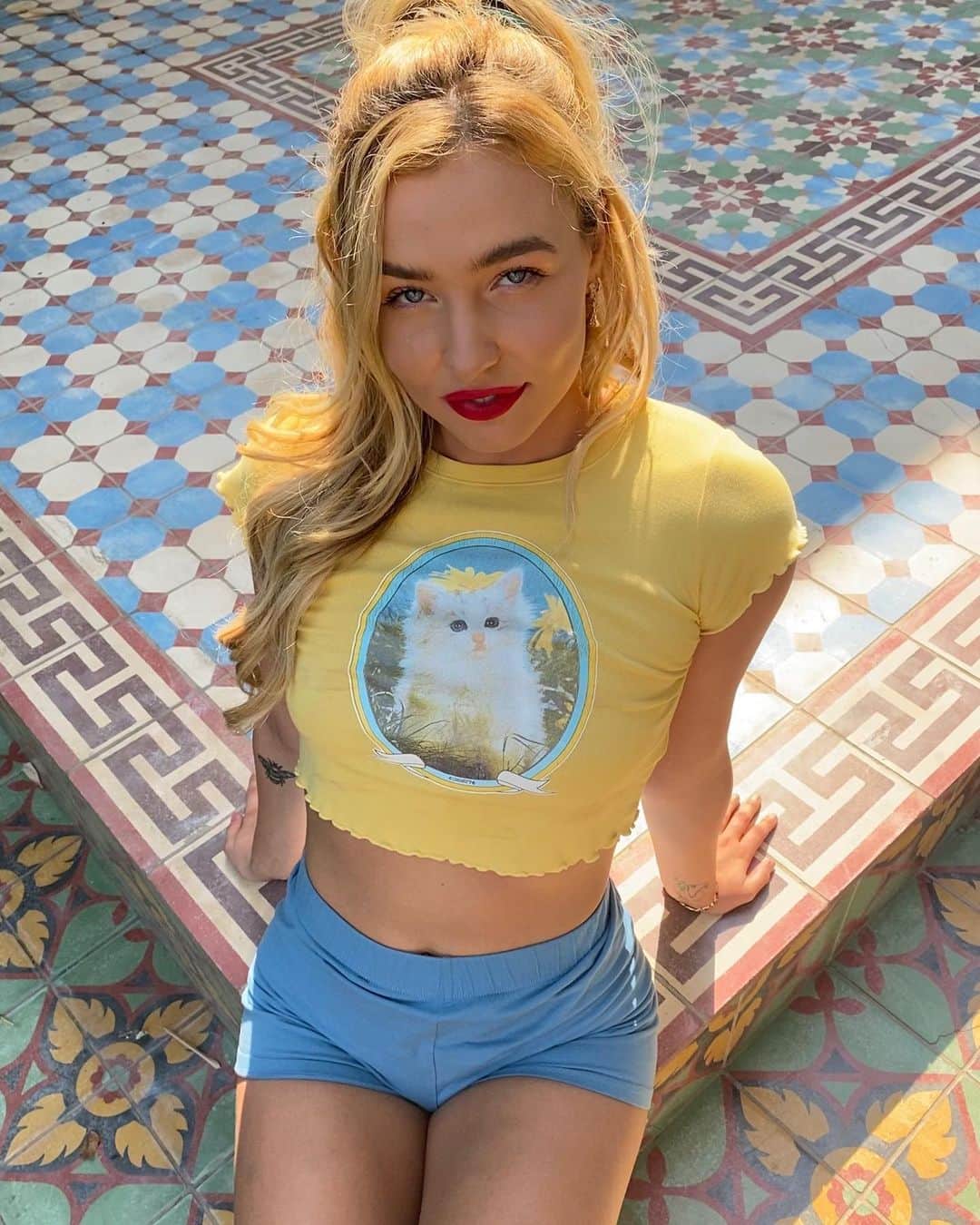 マティー・ノイズのインスタグラム：「just an update : yes i love baby kittens & yes lowkey is out everywhere this friday !! 🧚‍♀️🐱✨」