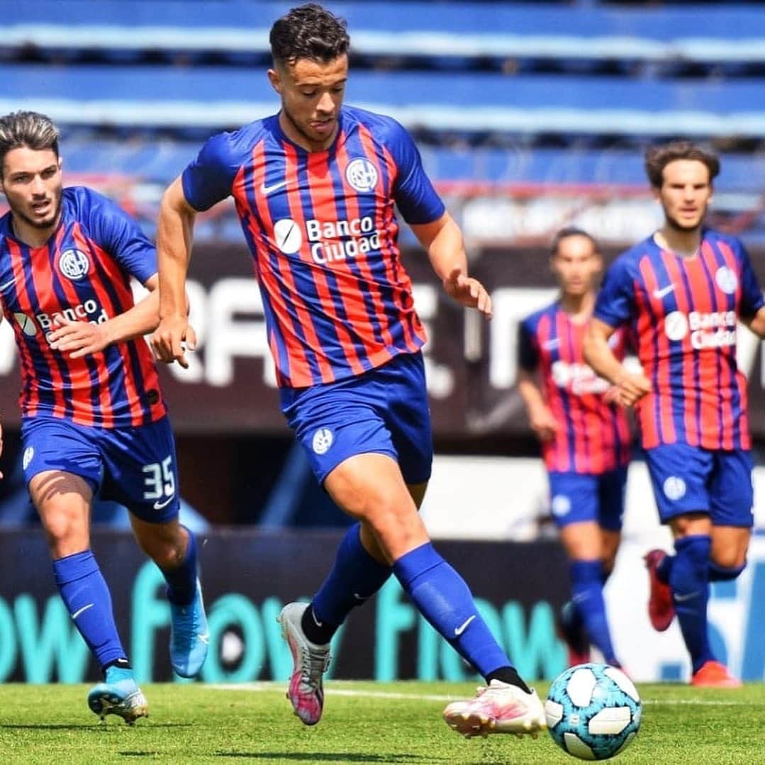 フランコ・ディ・サントのインスタグラム：「A seguir mejorando !!! Vamos con todo !!! 🙏❤️⚽️💙 #sanlorenzo #amistoso #afa ph: @amilcarorfali」
