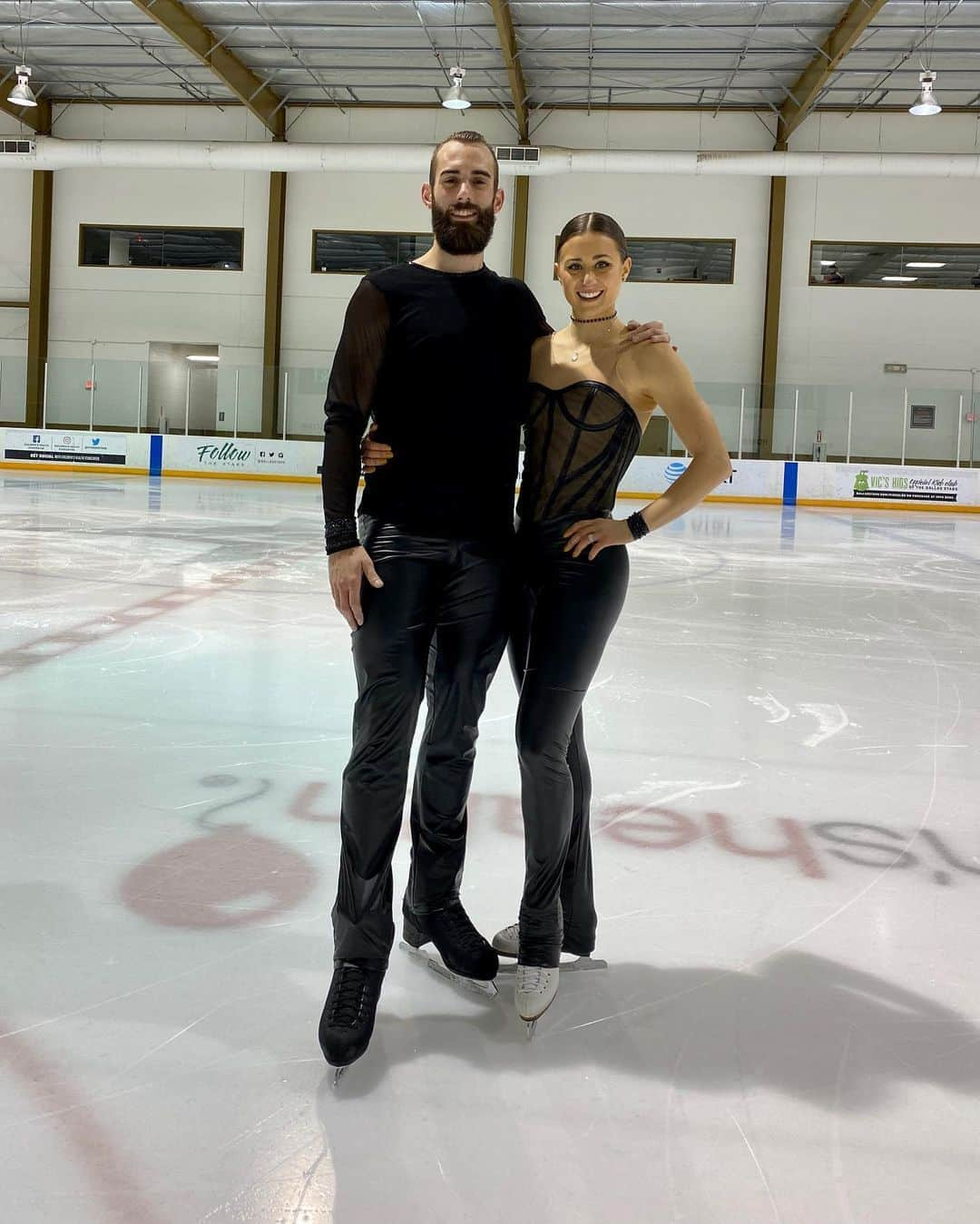 アシュリー・ケインさんのインスタグラム写真 - (アシュリー・ケインInstagram)「“We hope that our program this year will bring you great “pleather”!” - Timothy LeDuc   Short Program: “Never Tear Us Apart” by Bishop Briggs @thatgirlbishop & choreographed by Pasquale Carmerlengo @pasquale_camerlengo  Outfits by @denysefrey」10月1日 5時04分 - icegirlash