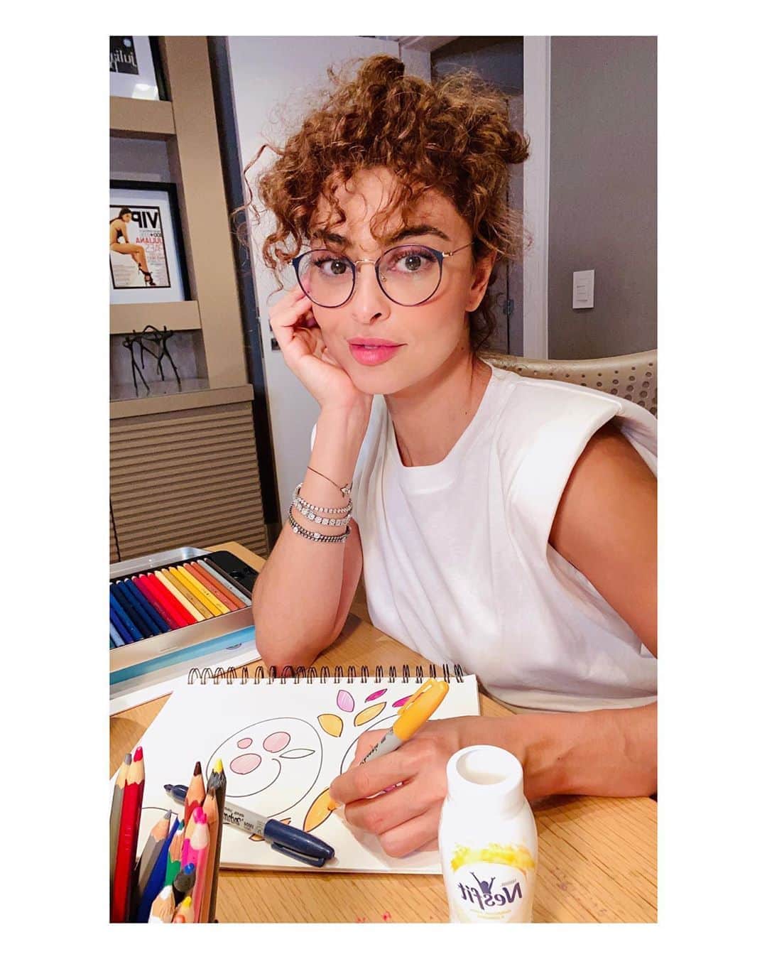ジュリアナ・パエスのインスタグラム：「Ela tá criativa ela...」