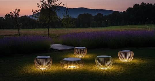 Reiko Lewisさんのインスタグラム写真 - (Reiko LewisInstagram)「Vibia Meridiano   For a variety of reasons, I try to recommend different kinds of multi-functional furniture and lighting fixture. Meridiano Outdoor Floor by Vibia is one of them. They are used as furniture and also as lighting fixtures. Aren’t they beautiful?   https://www.vibia.com/en/int/outdoor-lamps-meridiano-floor  いろいろな理由があるのですが、できるだけ多機能な家具や照明器具をお勧めするようにしています。 照明の会社VibiaのMeridiano Outdoor Floorもそのお勧めの家具兼照明のマルチ機能を持つ商品の1つです。 綺麗！ #hawaiiinteriordesign #beautifulhomes #stylishlifestyle #outdoorlighting #beautifulevening #interiorlovers #ハワイインテリア #素敵な暮らし #素敵な家 #屋外照明」10月1日 5時24分 - ventus_design_hawaii