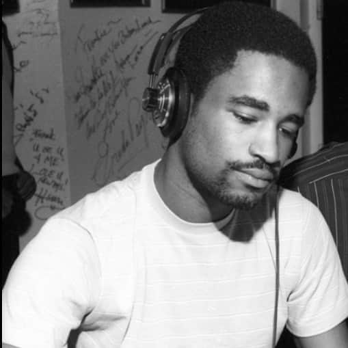 DJプレミアさんのインスタグラム写真 - (DJプレミアInstagram)「HAPPY BORN DAY TO THE LEGEND AND ICON THAT REVOLUTIONIZED PRODUCTION AND DJing FOR THE HIP HOP CULTURE, MIXSHOW RADIO AND MUSIC PERIOD... THE EVER SO FONKY  MARLEY MARL... @djmarleymarl  21 GUN SALUTE 💥💫⭐️ JUICE CREW ALL STAR  #QUEENSBRIDGE」10月1日 5時31分 - djpremier
