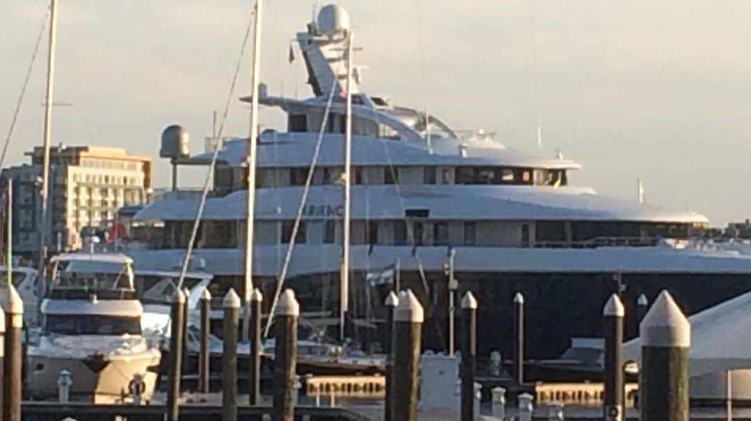 ラリー・ギリアード・Jrさんのインスタグラム写真 - (ラリー・ギリアード・JrInstagram)「“I like , Big, Boats and I cannot lie, etc etc etc.” Found this beauty parked in the Baltimore Inner Harbor. If anyone’s interested, it charters for only $600,000 dollars a WEEK! I’m down to go in with 599,000 others. Who’s with me?! Haha! @luxurymasters_ @luxurylifestyleyachts @insaneyachts @theyachtguy @theyachtgame @yoursuperyacht @yachtlife.one @theyachtlifeinc @legendaryyachts @superyachtsworldwide #highmaintenance #yachtlife #starstruck」10月1日 5時26分 - thereallgjr