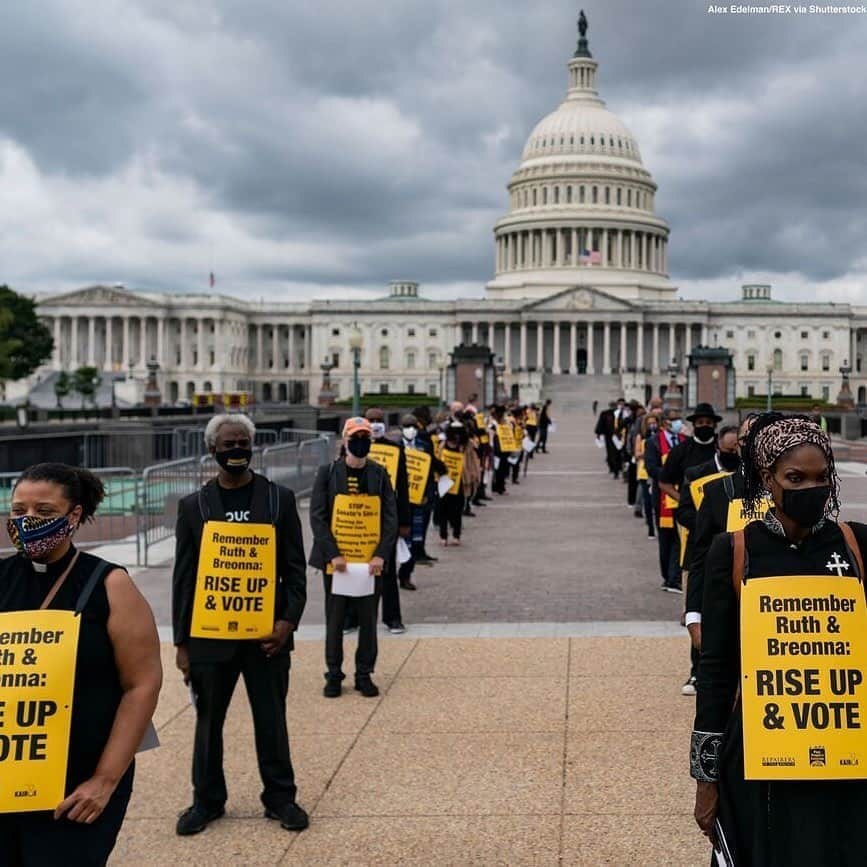 ABC Newsさんのインスタグラム写真 - (ABC NewsInstagram)「Demonstrators gathered outside the U.S. Capitol to protest against Pres. Trump's Supreme Court nominee Judge Amy Coney Barrett. #supremecourt #ruthbaderginsburg」10月1日 5時53分 - abcnews