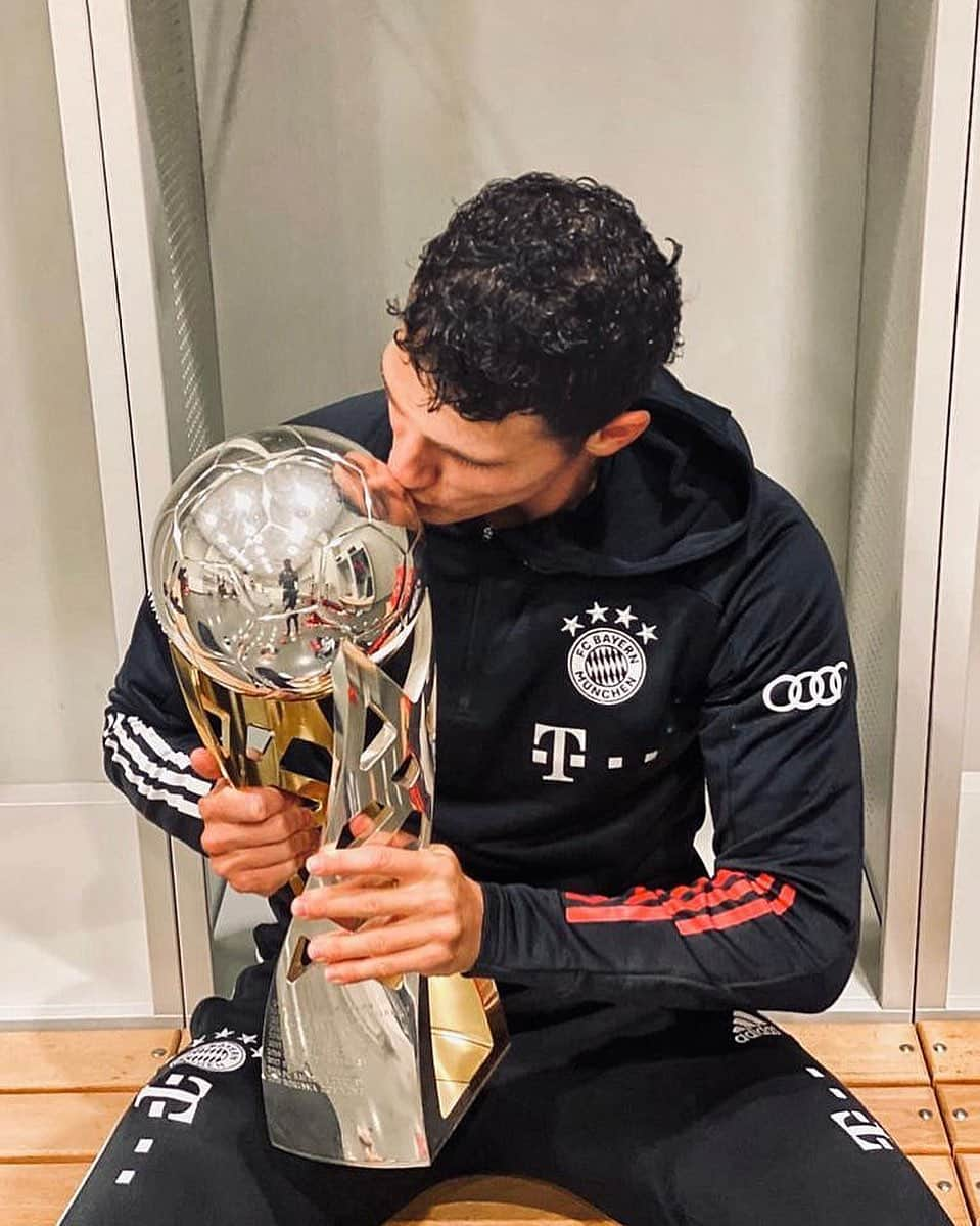 ベンジャマン・パヴァールさんのインスタグラム写真 - (ベンジャマン・パヴァールInstagram)「@fcbayern reçu 5/5 😘🏆🏆🏆🏆🏆」10月1日 6時08分 - benpavard21