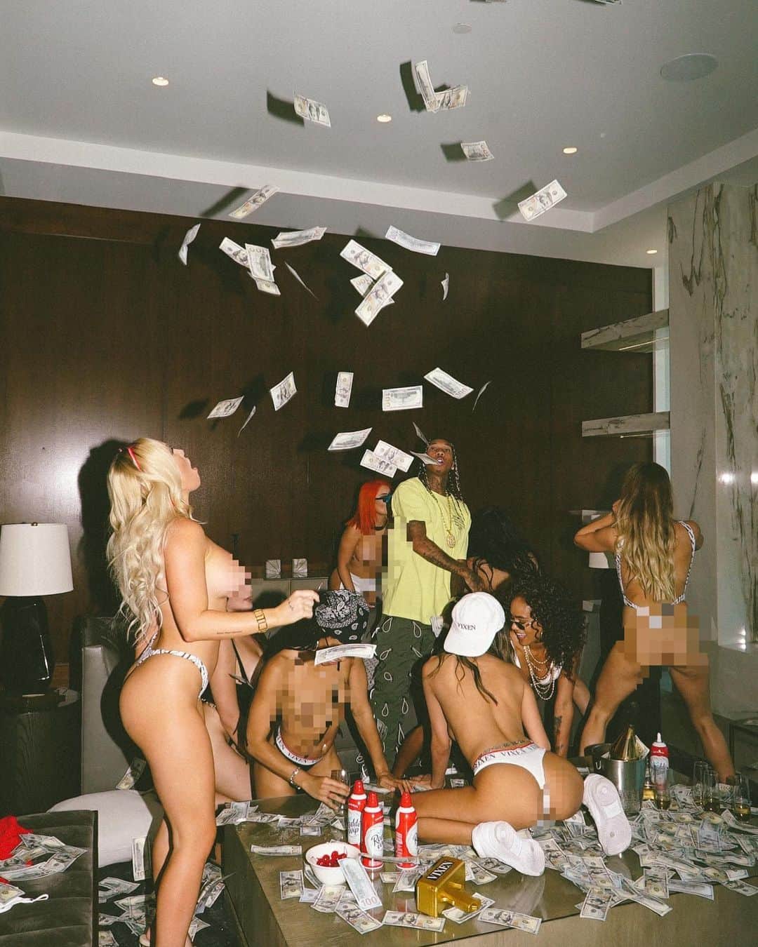 タイガのインスタグラム：「Rack City」