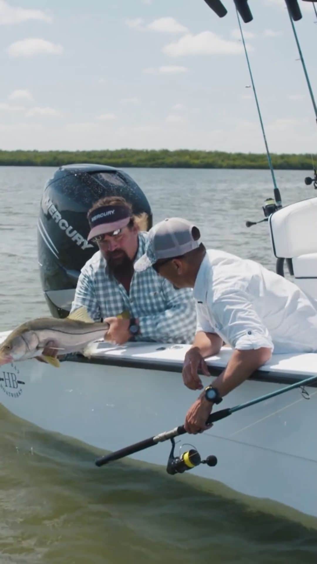 Costa Sunglassesのインスタグラム：「#BringTheWaterHome with @captbennyblanco and @guiding_flow_tv as they partner with other Costa pros to bring awareness to water quality issues around the state of Florida. Watch Season 1 now at the link in our bio. @carterandrewsfishing #snook #indianriverlagoon #catchandrelease」