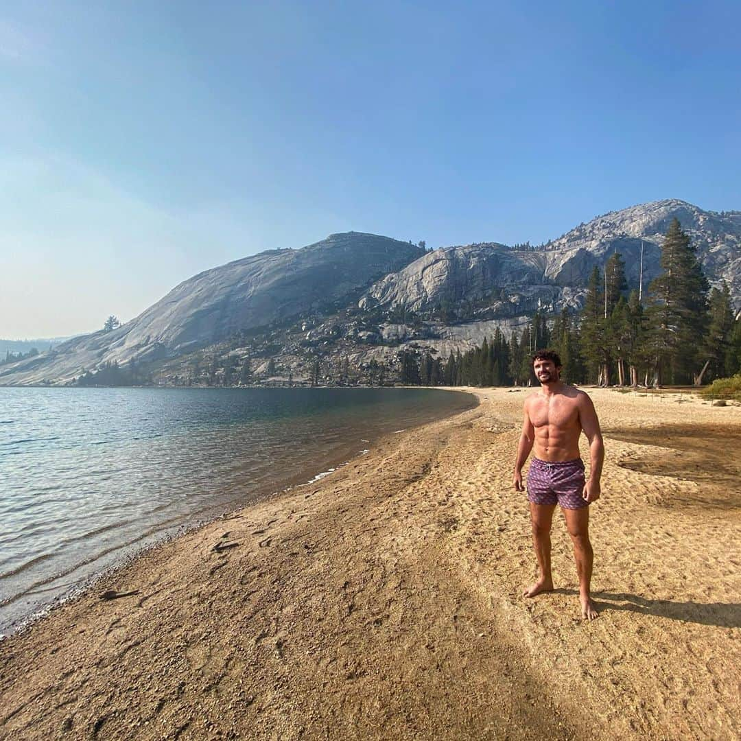 トム・エバンスのインスタグラム：「Just me and a big old ice bath :)」