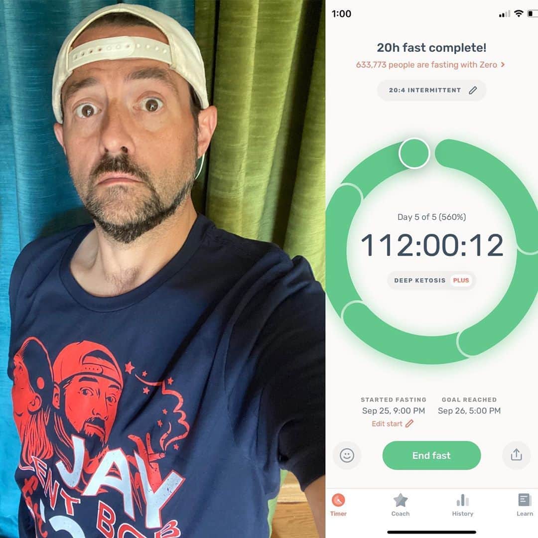 ケヴィン・スミスさんのインスタグラム写真 - (ケヴィン・スミスInstagram)「I just broke a 110 hour fast and I feel great! #intermittentfasting isn’t for everyone but my body responds well to it. I consumed water only for 5 days and then broke the fast with some amazing hummus from @cruzerveganpizza. Feeling very crisp and clear, with deep ketosis-induced autophagy clearing out my old dead cells and replacing them with fresh new ones. Been doing intermittent fasting since my heart attack, but this is the longest fast I’ve ever done. With this post, I am not encouraging anyone to follow suit - just sharing what I do to battle the bulge and stay disciplined. (The shirt I’m wearing is available online from @jayandsilentbobstash!) #KevinSmith #fasting #intermittentfasting #health」10月1日 6時49分 - thatkevinsmith