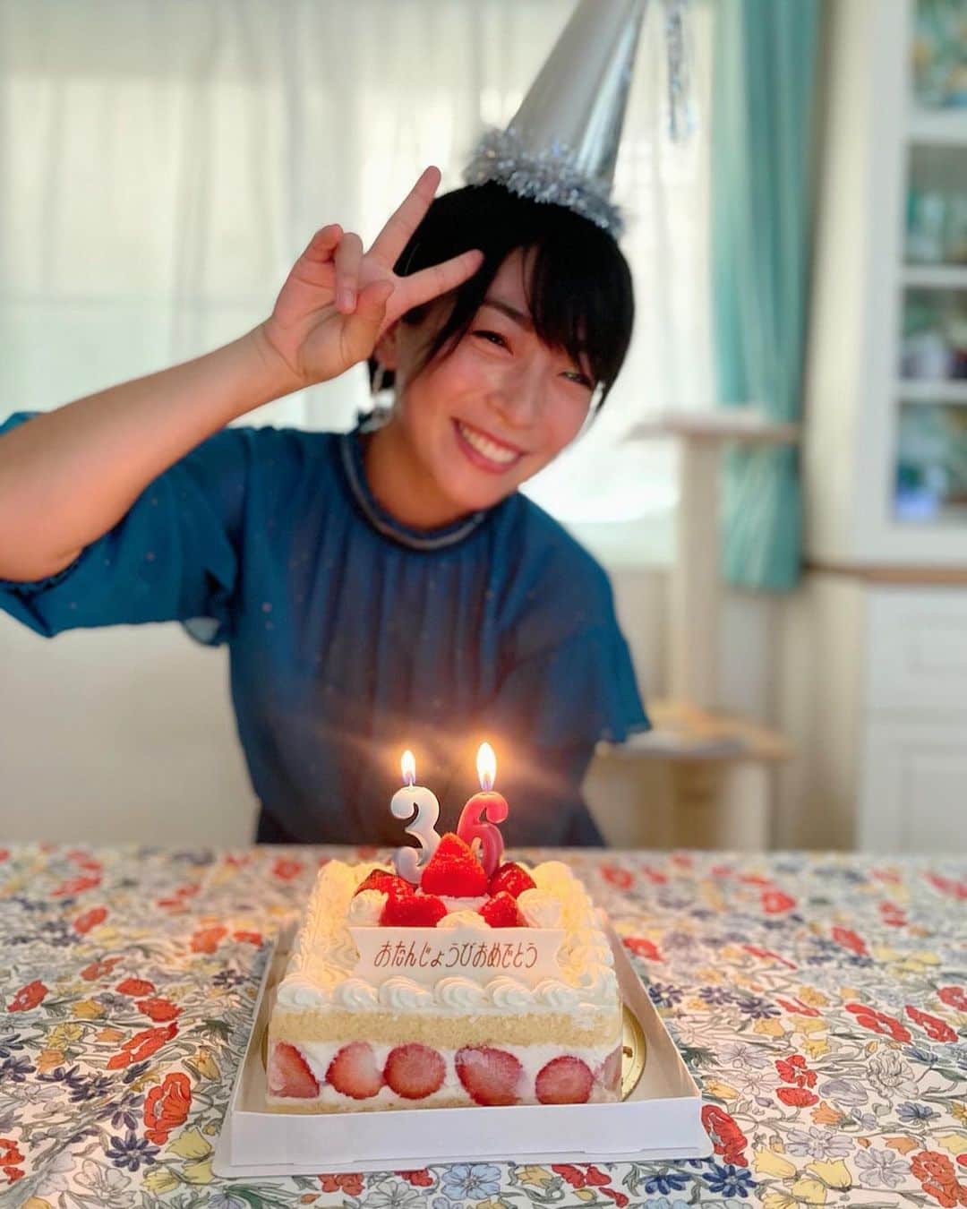 安藤あいかのインスタグラム：「#下北クラッシャー #お誕生日祝われ #あきちゃんとパピとユニもいます #ずっと仲良くしてくれてありがとう いとしのまなちゃんが #国民的美魔女コンテスト に出場中です！ SHOWROOMで応援してね📣  いつのまにか仲良くなった3人。 学生だったら多分違うグループ。 セーラー戦士だなって思ってる。 感覚でしかないのでよくわからなくて大丈夫。 また早く3人で踊り狂いたい！」