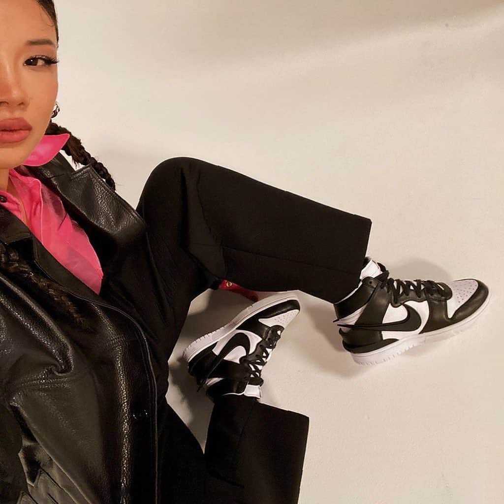 HYPEBEASTさんのインスタグラム写真 - (HYPEBEASTInstagram)「@hypebeastkicks: @yoon_ambush has given a sneak peek at the upcoming @ambush_official x @nike Dunk High "Black/White." Originally revealed at the Future Sport Forum presentation, the sneaker features a number of reworked elements such as an extended black Swoosh, extended clip on the heel, and a co-branded tongue tag noting both of the collaborator’s motifs and monikers while sporting a clean black and white leather upper. Expect these to launch sometime in December, stay tuned.⁠⠀ Photo: YOON」10月1日 7時32分 - hypebeast