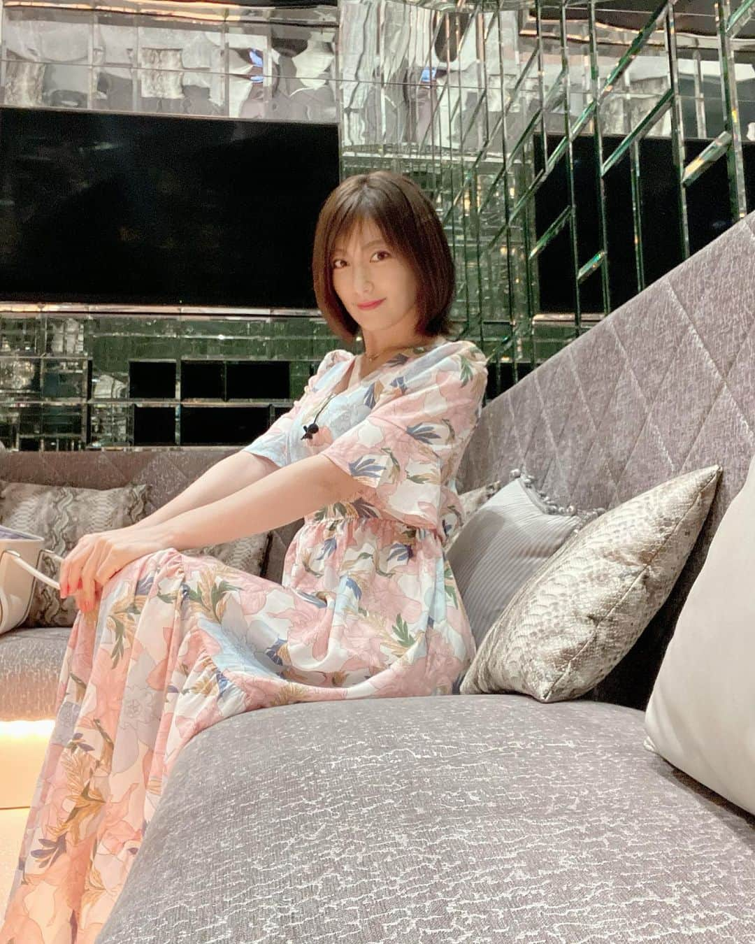 熊田曜子さんのインスタグラム写真 - (熊田曜子Instagram)「今日から毎週アップ予定の YouTube「ギンザワン」にゲスト出演させてもらってるよ✨ 何と場所は銀座の高級クラブ🍷 色んな職種の方とお話させてもらったの☺️  #YouTube #ギンザワン　#収録　#nanae #高級クラブ　#トーク番組　#お酒を飲みながら　#shot #shooting」10月1日 7時26分 - kumadayoko