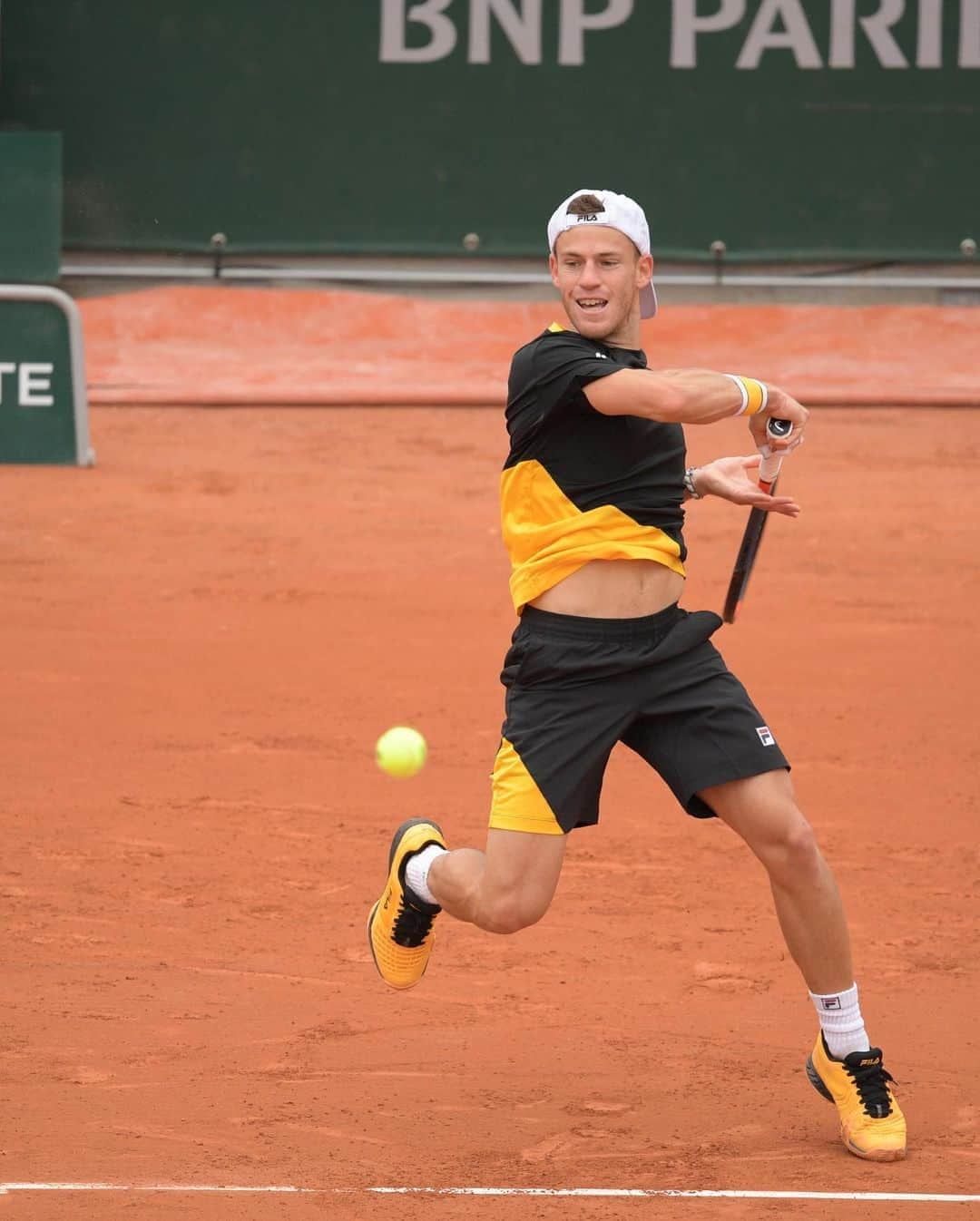 ディエゴ・シュワルツマンさんのインスタグラム写真 - (ディエゴ・シュワルツマンInstagram)「Con la magia de @disneyplusla a 3ERA de @rolandgarros 🎩✅❤️🇫🇷🎾🤙」10月1日 7時52分 - dieschwartzman