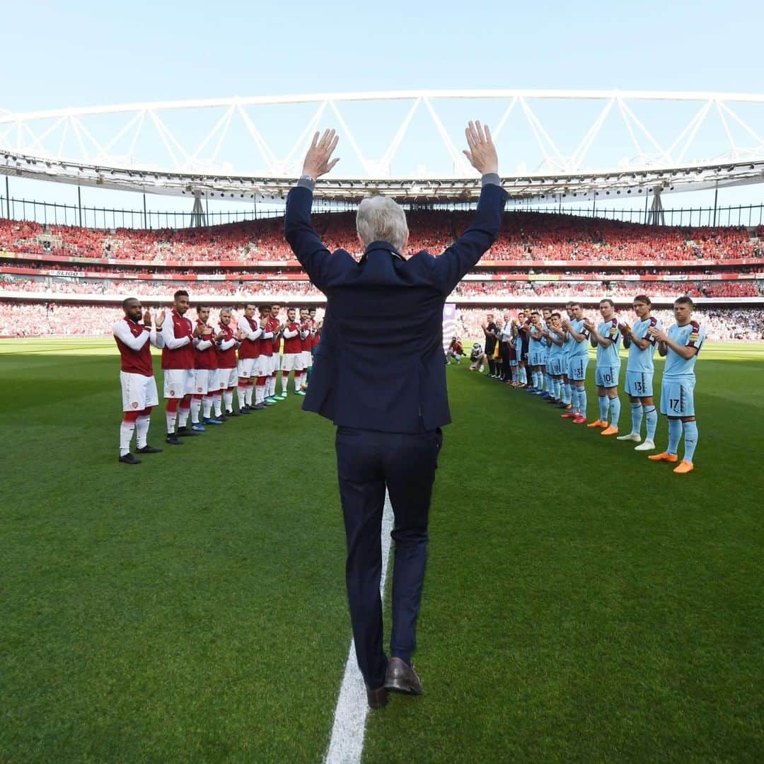 プレミアリーグさんのインスタグラム写真 - (プレミアリーグInstagram)「Arsene Wenger became Arsenal manager on this day in 1996 💖」10月1日 18時49分 - premierleague