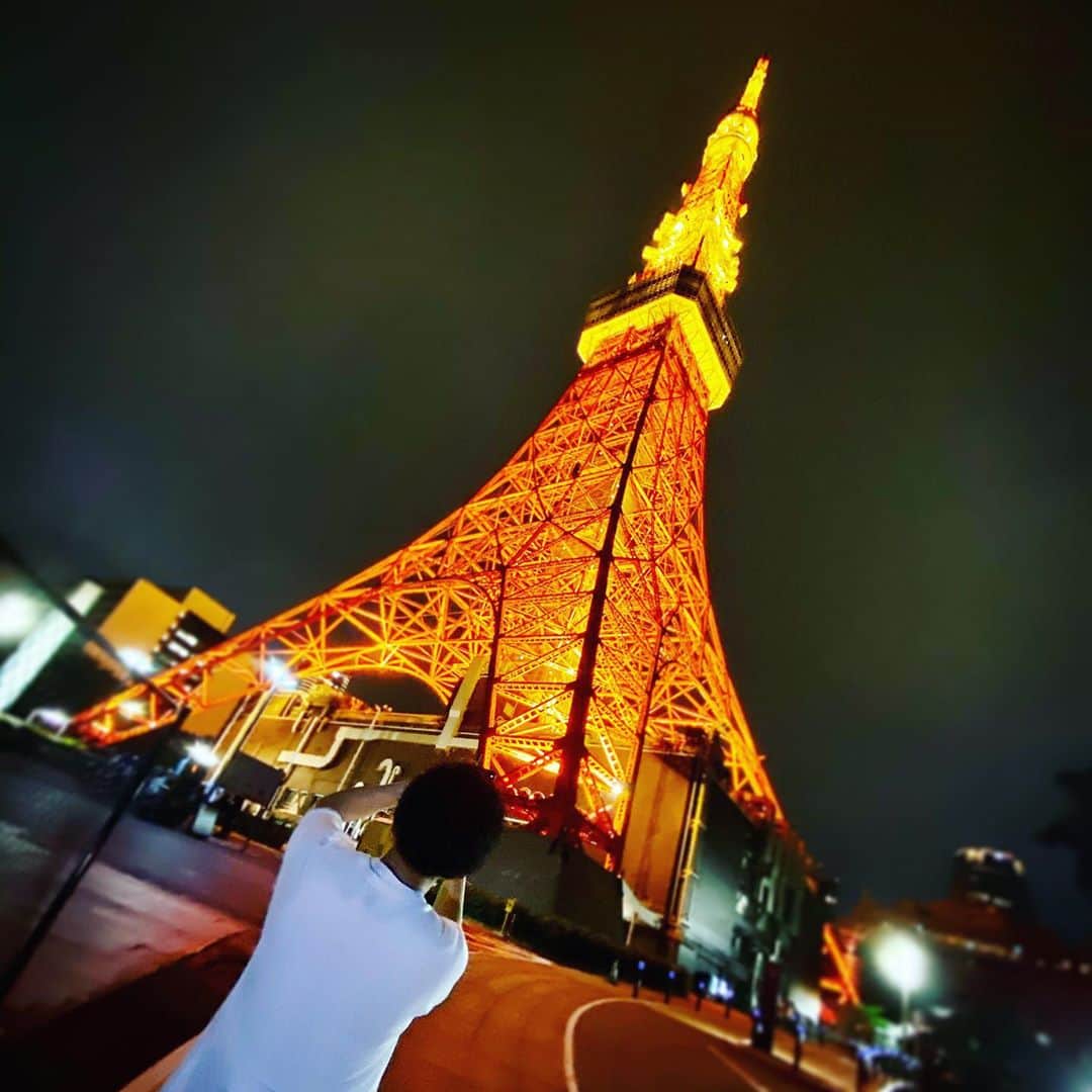 横町ももこさんのインスタグラム写真 - (横町ももこInstagram)「💖 . 💍いきマリ生活の思い出💍 マンションから東京タワーまで夜のお散歩🗼🎶 . 青森にいた頃はお散歩で東京タワーに行けちゃう日が来るとは思ってなかった😯笑 . 東京に住んでいてもなかなか東京タワーまで行くことがなかったから2人で写真を撮りまくって観光客みたいだった🤣 . . #いきマリ生活#東京タワー#tokyotower #夜散歩#東京散歩#tokyo #いきなりマリッジ4 #いきなりマリッジ #いきマリ #AbemaTV #アベマTV #恋愛リアリティーショー #交際0日婚 #結婚 #婚活 #婚活バラエティー#仮想夫婦#アメブロ #こじらせアラサー令嬢 #こじらせアラサー #アラサー女子 #レースクイーン #モデル #横町ももこ #ヨウタモモコ」10月1日 17時20分 - momochadayo