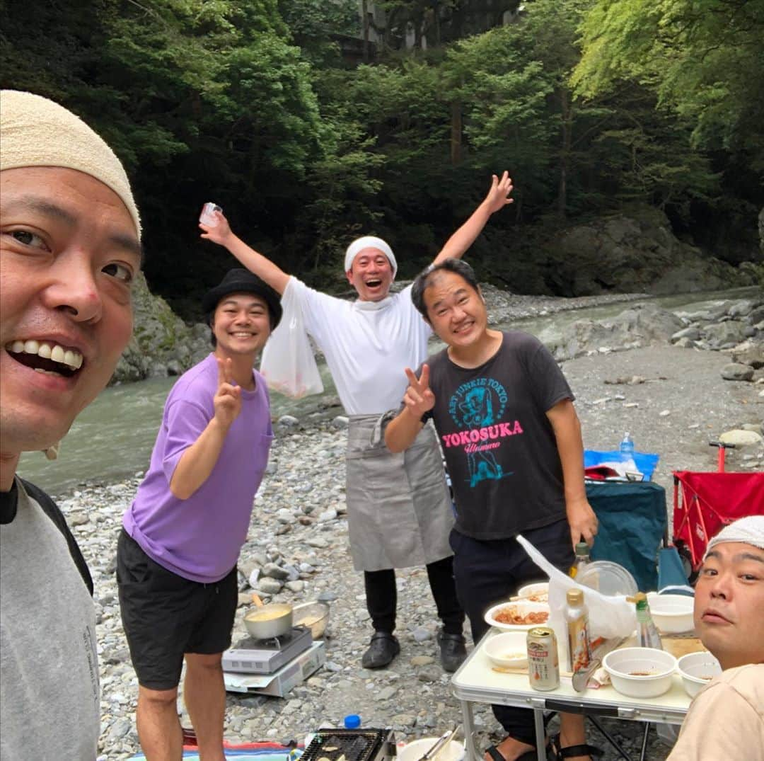 キャプテン★ザコのインスタグラム：「奥多摩でバーベキューやね。 #奥多摩 #バーベキュー #bbq  #中山功太　さん #三浦マイルド　さん #タケモン　 #キャベツ確認中」