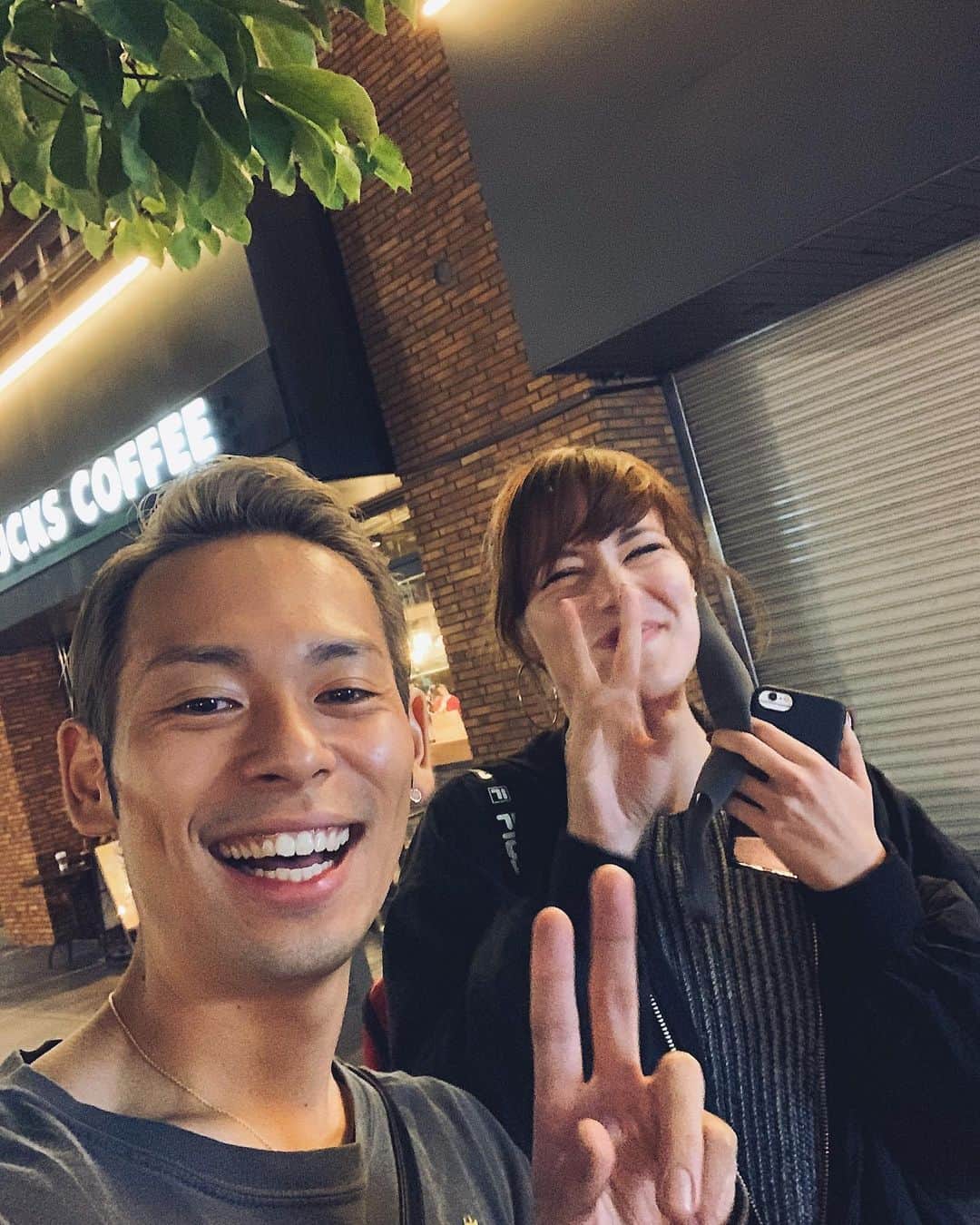 山川就史のインスタグラム：「I heard my name called from behind. "Naru"🗣  I was happy that you called my name😁  #ig_japan #japanlife #tokyolife #instajapan #jj #picoftheday #tbt #love #japan #tokyo #swag #instagood  #tflers #beautiful #funjaran #singer #happy」