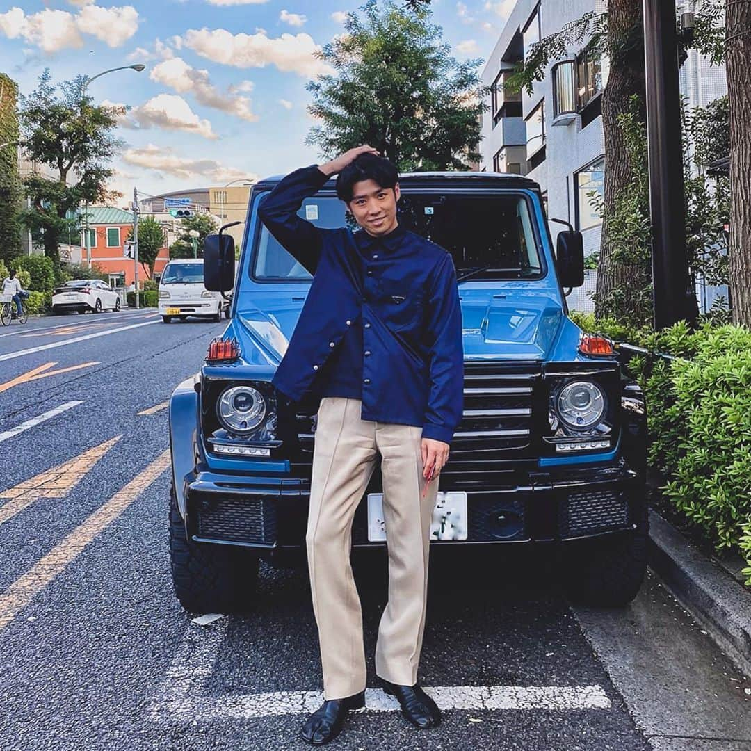 黄皓さんのインスタグラム写真 - (黄皓Instagram)「服が楽しい、いい天気になってきた👗  Shirts: #prada  Trousers: #maisonmargiela  Shoes: #maisonmargiela #tabiboots  Car: #mercedesbenz #heritageedition  @prada @maisonmargiela」10月1日 17時31分 - haohaohaokun