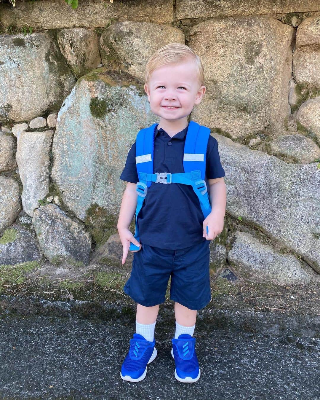 リアノン・ランゲラック（ミッチェル・ランゲラックの妻）のインスタグラム：「My baby’s first day of international preschool today all on his own 😩😭 #soproudofyou❤️ @mitchlangerak」