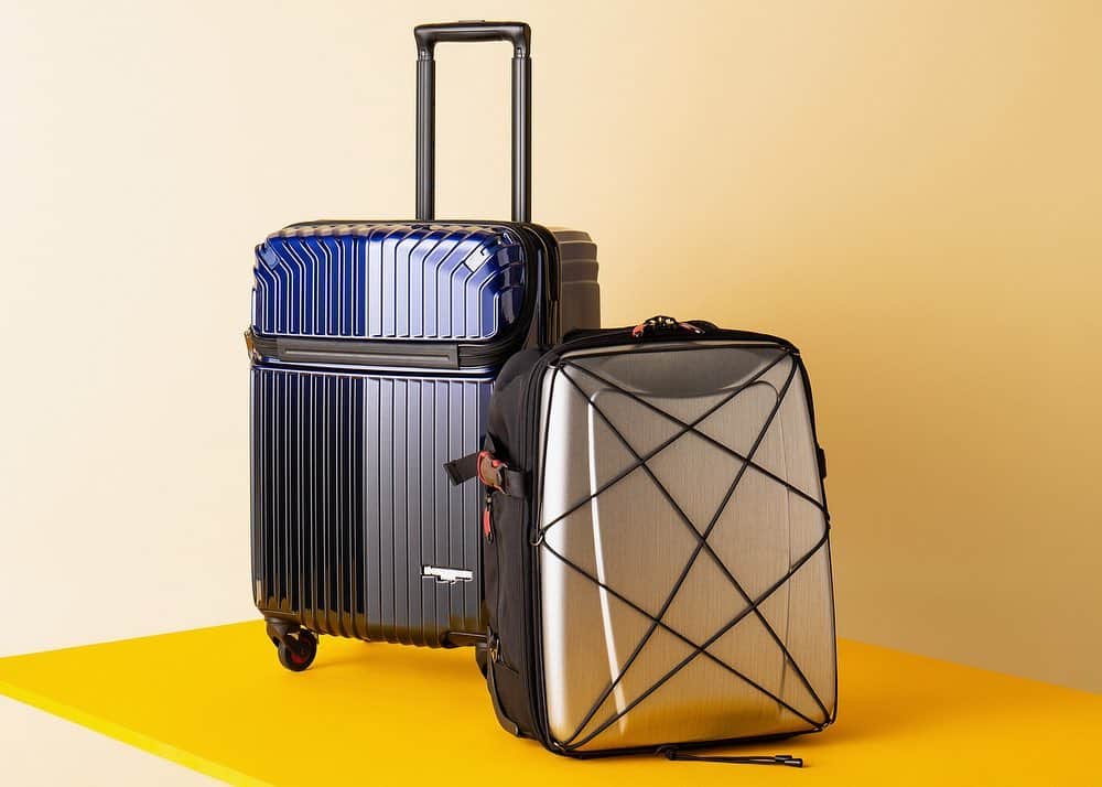 GILTさんのインスタグラム写真 - (GILTInstagram)「✈︎﻿ 【新しい旅行スタイルに連れ添うスーツケース】﻿ ﻿ 旅立ちに持って行きたい日本文化を象徴するかのようなスーツケースを提案しているのがHIDEO WAKAMATSU。﻿ 伝統的な日本文化とフランスのデザイン文化から来る感性によって実現されているアイテムのコンセプトは「スタイル」「機能」そして「有用性」の融合。﻿ ﻿ その中でも特に異彩を放っているのがハイブリッドシリーズ。琳派の世界観を取り入れ素材や色など相反する物の組み合わせによって生み出されるこのシリーズは外観はシンプルでも内装には使いやすい工夫がたくさん施されています。﻿ ﻿ ﻿ ﻿ #giltjapan ﻿ @giltjapan #newtrip  ﻿ ﻿ ﻿ 【HIDEO WAKAMATSU販売期間】﻿ 2020-09-27 (Sun) at 21:00 to 2020-10-04 (Sun) at 03:00 (6 days, 6 hours)﻿ ﻿ ﻿ ﻿ ﻿ ﻿ ﻿ ﻿ ﻿ ﻿ ﻿ ﻿ ﻿ ﻿ ﻿ ﻿ ﻿ ﻿ ﻿ ﻿ ﻿ ﻿ @giltjapan #オンラインショッピング  #国内旅行 #トラベル#ギルト  #ギルトジャパン#sns世代 #サンダル#靴#シンプル#置き画#置き画倶楽部 #旅行準備 #旅行バッグ #こころ躍る旅へ出よう #旅するように暮らす #旅するように暮らしたい #旅 #旅行 #旅行好きな人と繋がりたい #旅に出たい #旅スタグラム #女子旅 #ひとり旅 #ピクニック #新しい旅行 #ソーシャルディスタンス #キャリーケース﻿#newtrips」10月1日 17時42分 - giltjapan