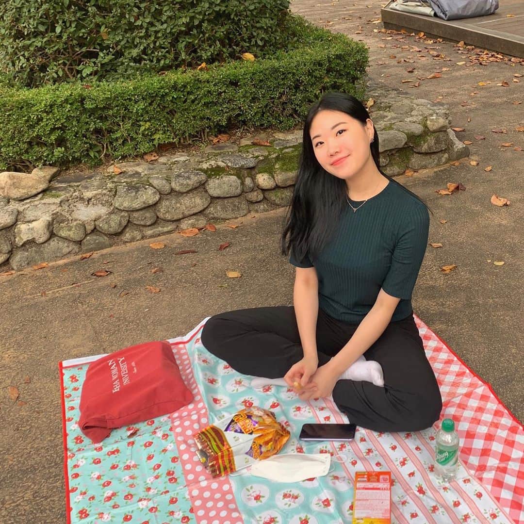 金海珍のインスタグラム：「즐거운 추석 명절 보내세요🌼 #2020 #추석 #동네최애장소 #가을바람🍂」