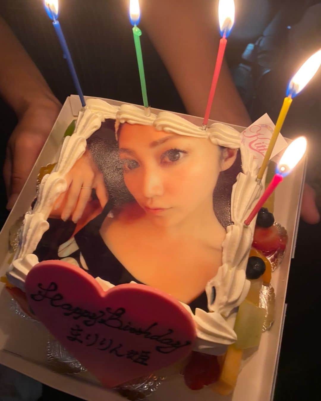 安藤あいかのインスタグラム：「10代の頃からのお友達のお誕生日も祝いました🎂らぶゆー💕 ブログ遡るとよく出てくるよ😂 家にもよく泊まってたなー🥰  #お誕生日 #まりりん姫　ってなんだっけ？遠い記憶🤣」