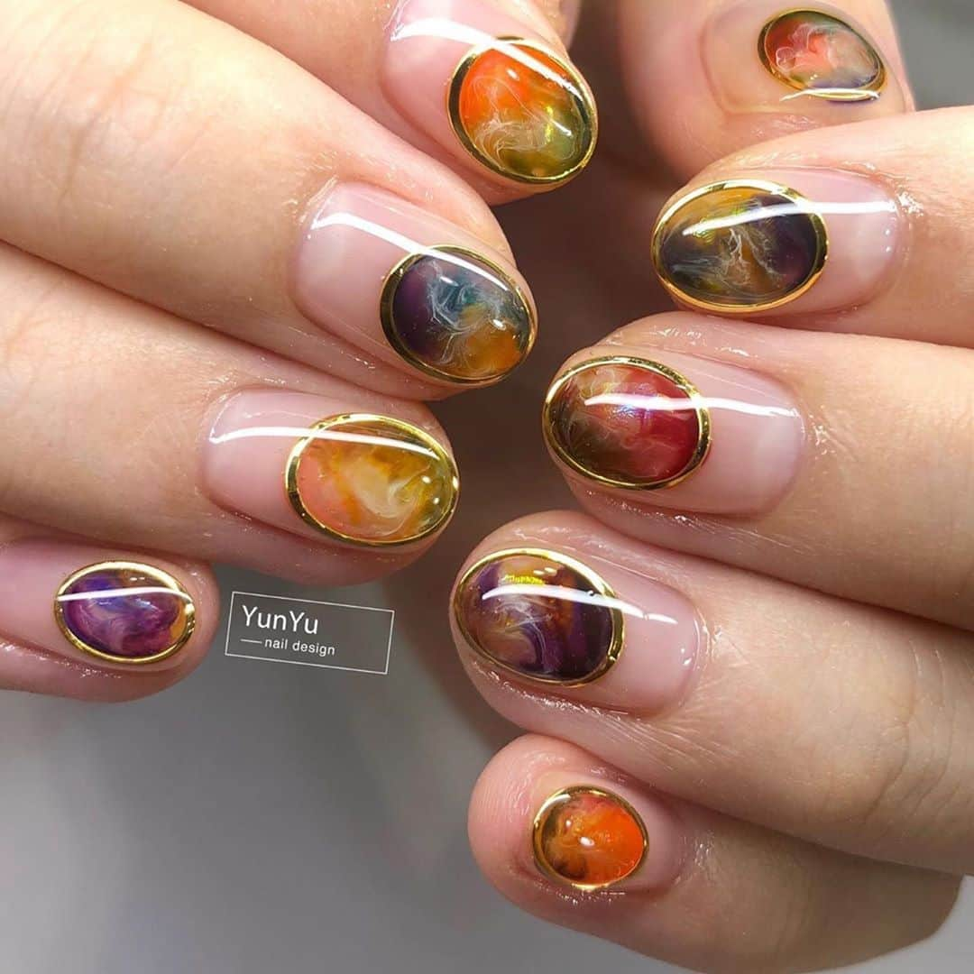 VETRO Tokyoさんのインスタグラム写真 - (VETRO TokyoInstagram)「#Repost @nail_yunyu ・・・ 去年もやったけどまた天然石フレンチがやりたい‼️といご希望でした😆 カラフルが良いとの事だったので秋×カラフルで☺️👍 伸びても分かりにくくて本当に可愛い🥴❤️ #vetro #bellaforma #ネイル #メンズネイリスト #nail #恵比寿 #ゆんゆねいる #美甲 #네일　#天然石フレンチ #ニュアンスネイル #秋ネイル」10月1日 18時11分 - vetro_tokyo