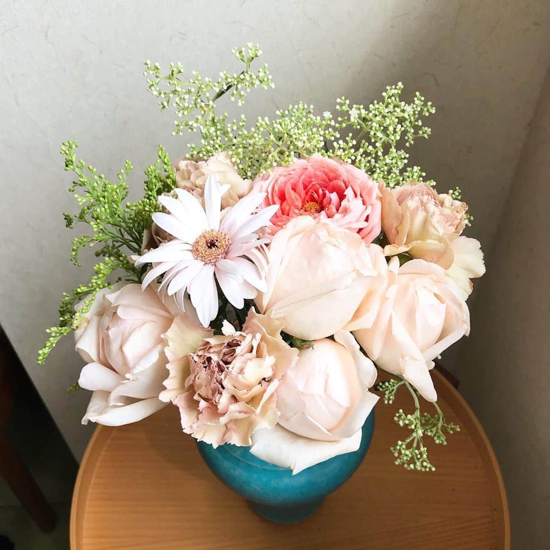 福田葉子さんのインスタグラム写真 - (福田葉子Instagram)「モーブ系の色に目がいく季節到来です。ピンクの服や小物はほとんど持ってないのにお花はたまに買いたくなるんですよね…。春より秋のピンクが好きです。そんな感じの今週のお花。 #flowers #pink #mauve #autumn #love #お花　#モーブピンク #秋　#花のある暮らし」10月1日 18時20分 - yoyoyokoko