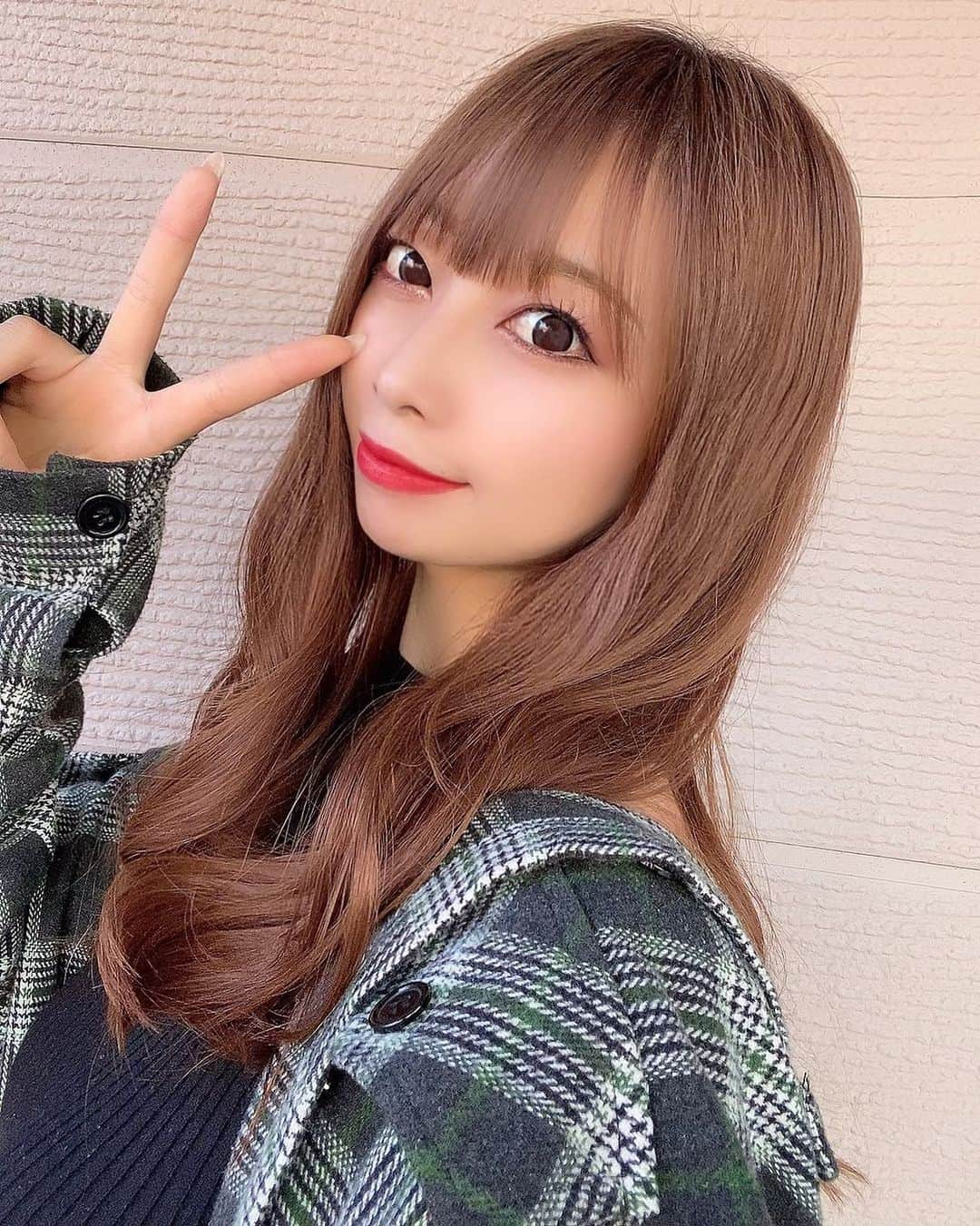 小泉奈央さんのインスタグラム写真 - (小泉奈央Instagram)「. ちょっとだけ前髪切ったよ✌︎✌︎✨ パッツンと流すのどっちが好き？ . . . #秋#秋服#前髪#前髪カット#パッツン#パッツン前髪」10月1日 18時23分 - nao_koizumi_