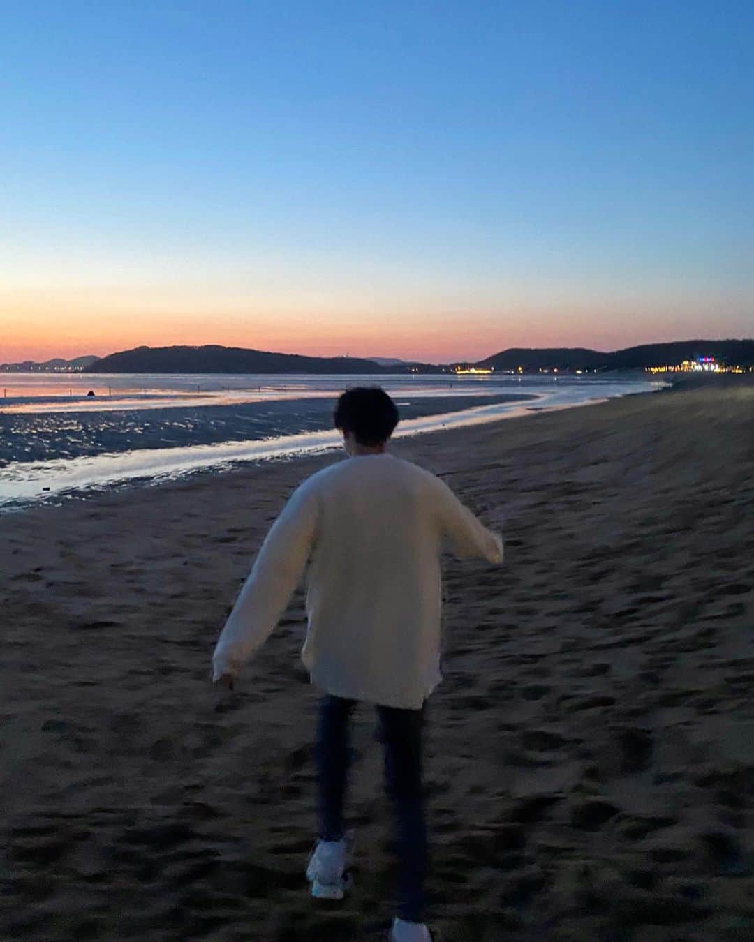 イ・ミンホのインスタグラム：「모두들 즐거운 추석 연휴 보내세요!🕺🏻」