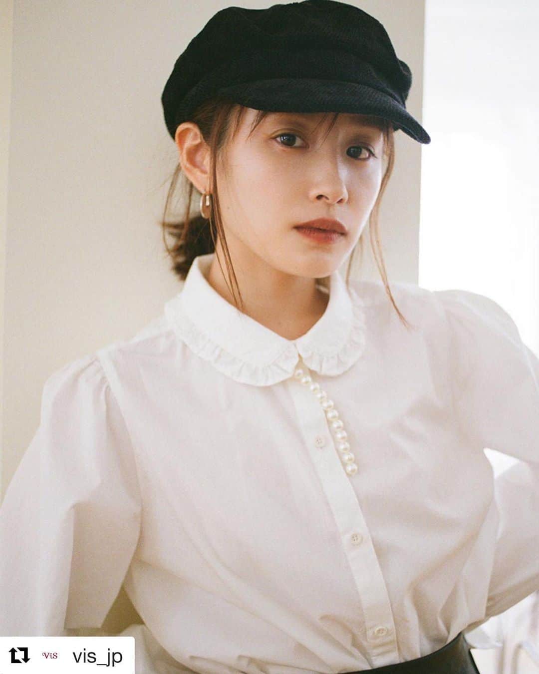 高橋愛さんのインスタグラム写真 - (高橋愛Instagram)「ㅤㅤㅤㅤㅤㅤㅤㅤㅤㅤㅤㅤㅤ ㅤㅤㅤㅤㅤㅤㅤㅤㅤㅤㅤㅤㅤ どれも可愛くできたので 是非チェックしてね❤️ ㅤㅤㅤㅤㅤㅤㅤㅤㅤㅤㅤㅤㅤ このブラウス ほんっとに 可愛いの🥺💗 ㅤㅤㅤㅤㅤㅤㅤㅤㅤㅤㅤㅤㅤ 早く着たいな😌 ㅤㅤㅤㅤㅤㅤㅤㅤㅤㅤㅤㅤㅤ  #Repost @vis_jp ・・・ ✔︎ ViS × AI TAKAHASHI﻿ SPECIAL COLLABORATION♥️﻿ ﻿ 第５弾となるファッションアイコン『高橋愛』を迎えたスペシャルなコラボレーションが実現。﻿ ﻿ 彼女のこだわりが詰まったデザインが魅力の﻿ 全５型のラインナップはMUST HAVE!﻿ ﻿ ------------------------------------------------﻿ ﻿ ✔︎ 【高橋愛×ViS】フリルカラーブラウス﻿ ¥5,478(税込)﻿ ﻿ ------------------------------------------------﻿ ﻿ 🤍高橋愛さん出演🤍﻿ LIVE SHOPPING TV 配信決定❕﻿ 10/7wed 19:30 START﻿ 第５回目を迎える高橋愛さんとのコラボレーション。﻿ 今回はご本人に出演していただきアイテムの魅力やこだわりをたっぷりご紹介いただくライブショッピングTVを開催いたします。﻿ ﻿ さらに、購入頂いたお客様限定スペシャル特典満載の抽選会開催！﻿ 高橋愛さん直筆サイン入りコラボバッグを抽選にて４名様プレゼント！﻿ その他の特典も多数ご用意しております。﻿ ﻿ 是非LIVE SHOPPING TVに参加してね♡﻿ ﻿ #ビス #高橋愛 #vis_jp #秋冬コーデ #今日のコーデ #きょこ #プチプラ #プチプラコーデ #秋服 #コラボ #ニット #ビスデスアイデス #モノトーンスタイル #ブラックスタイル #ワントーンスタイル #パンプス #ミニバッグ #秋カラー  #同系色コーデ #秋色コーデ #らくちんコーデ #ゆるコーデ #大人シンプルコーデ #フォローいいねキャンペーン #大人きれいめコーデ #オータムコーデ #モノトーンコーディネート "」10月1日 18時36分 - i_am_takahashi